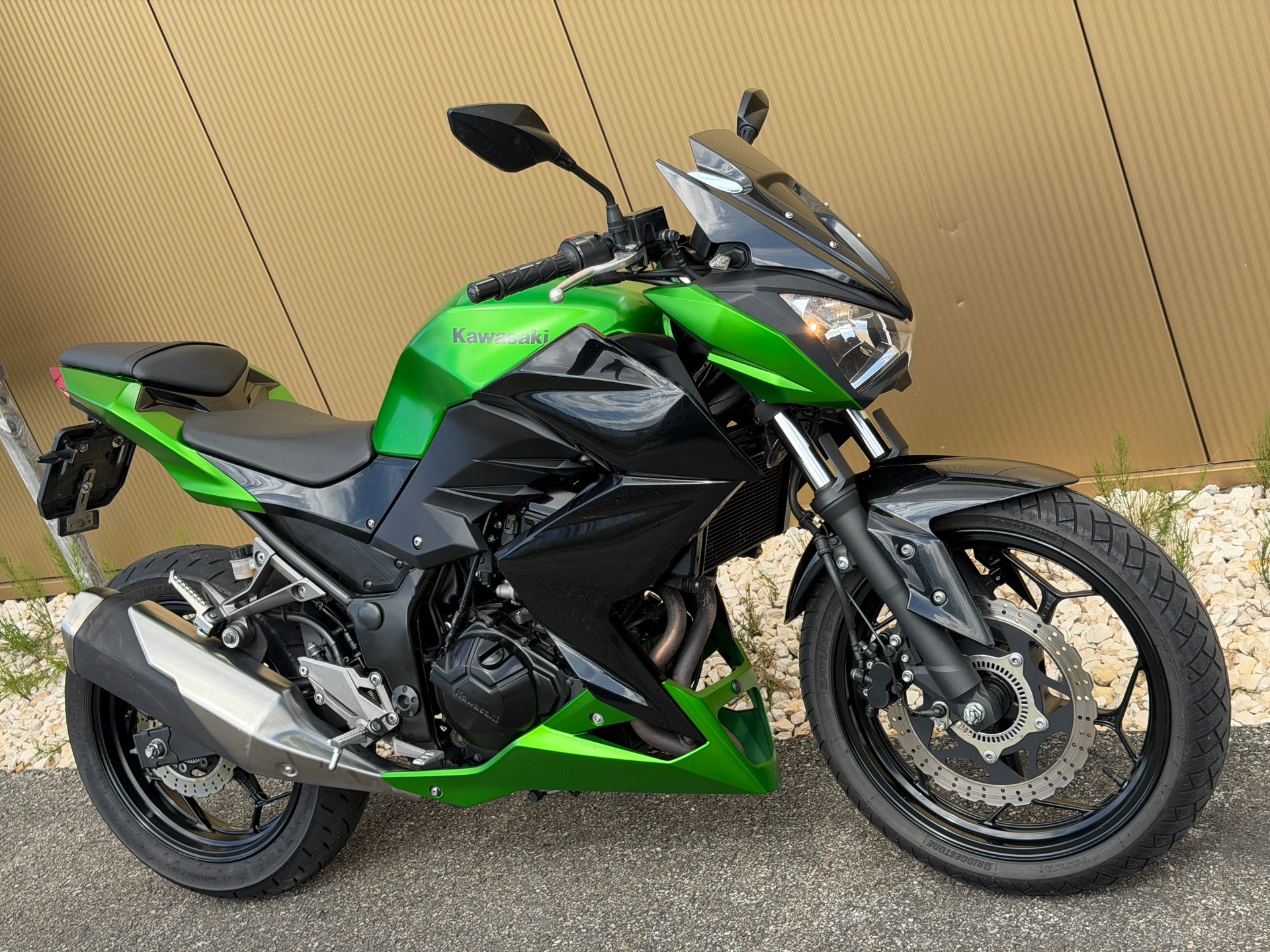 KAWASAKI Z 300 ABS-showroom-element-2