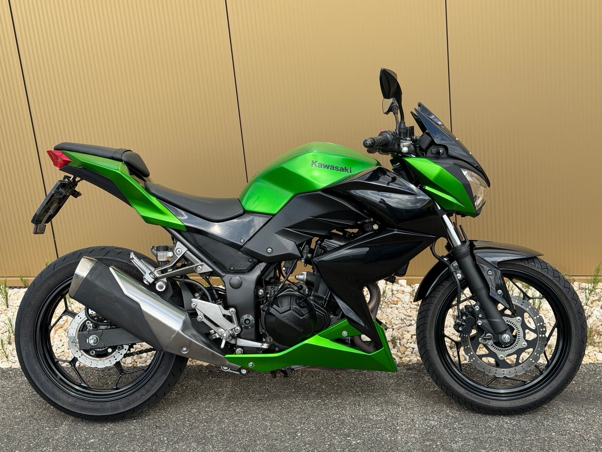 KAWASAKI Z 300 ABS-showroom-element-3