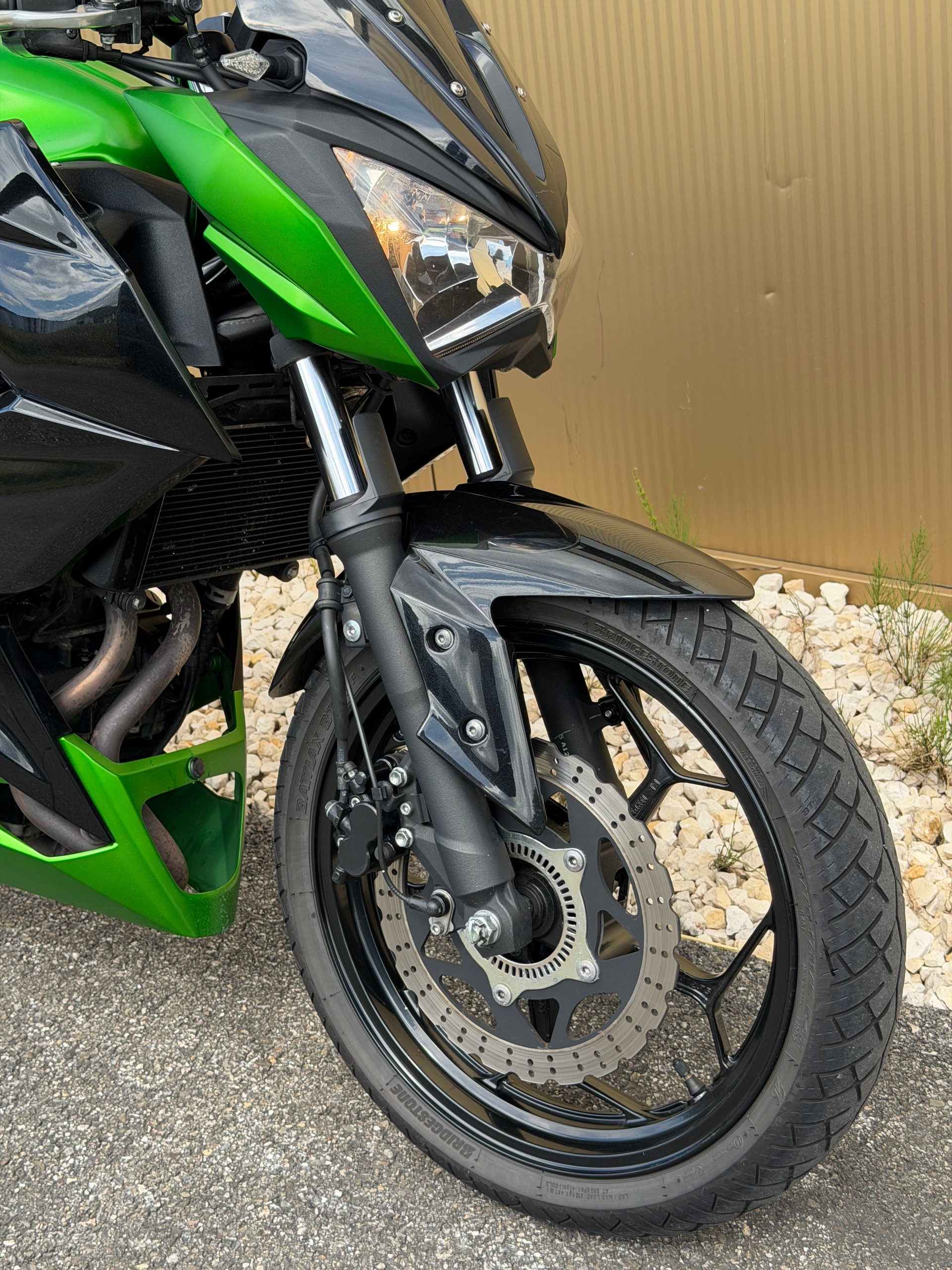 KAWASAKI Z 300 ABS-showroom-element-1