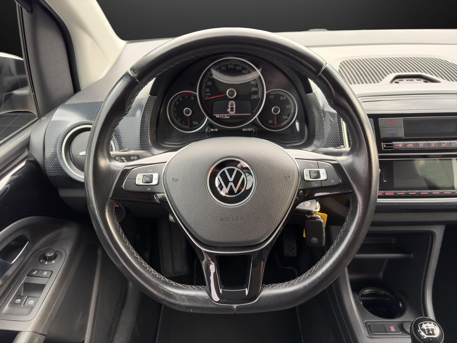 VW Up 1.0 MPI Black Edition-image-10