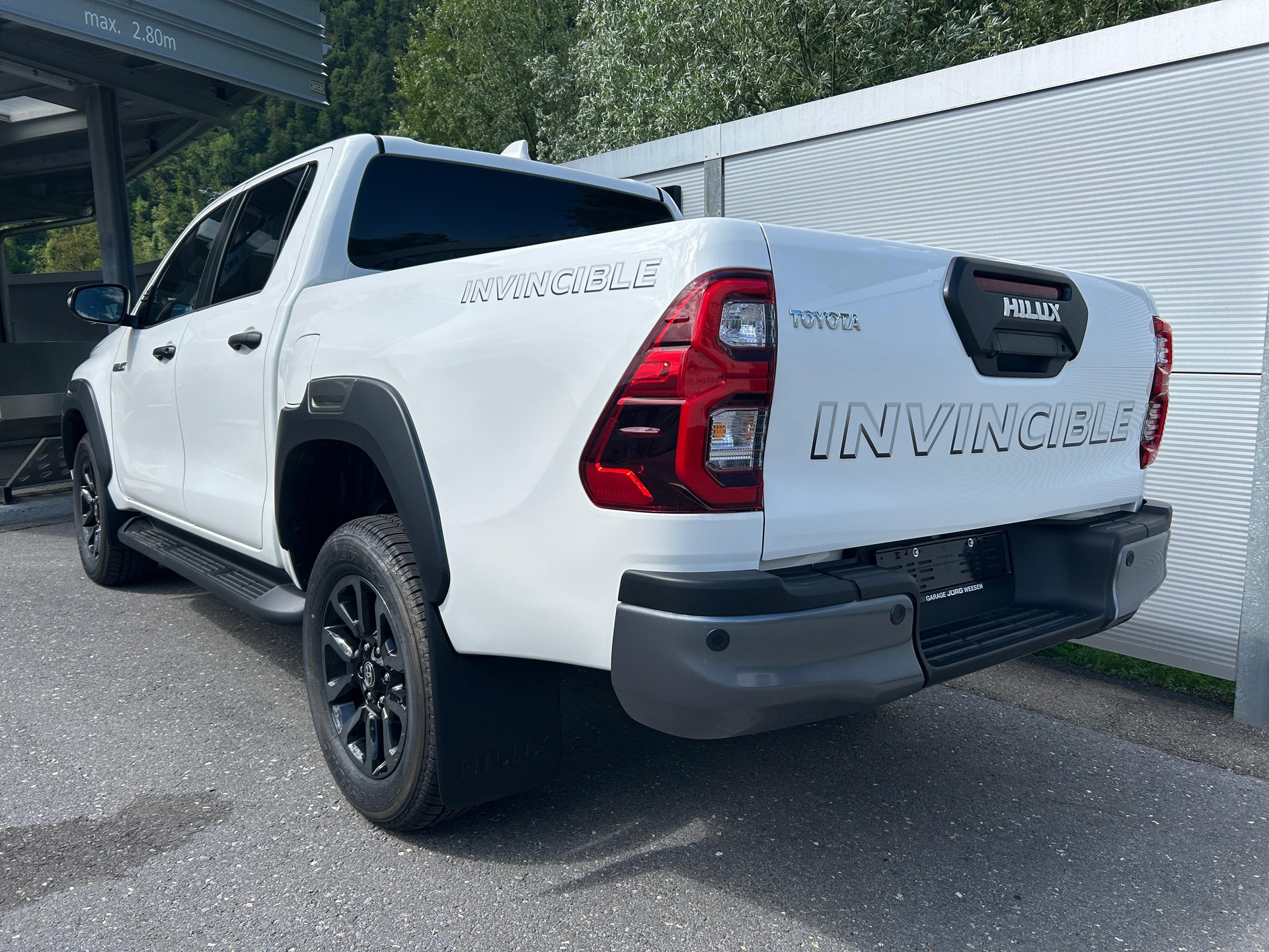 TOYOTA Hilux Double Cab.-Pick-up 2.8 D-4D MHEV 204 Invincible-image-3