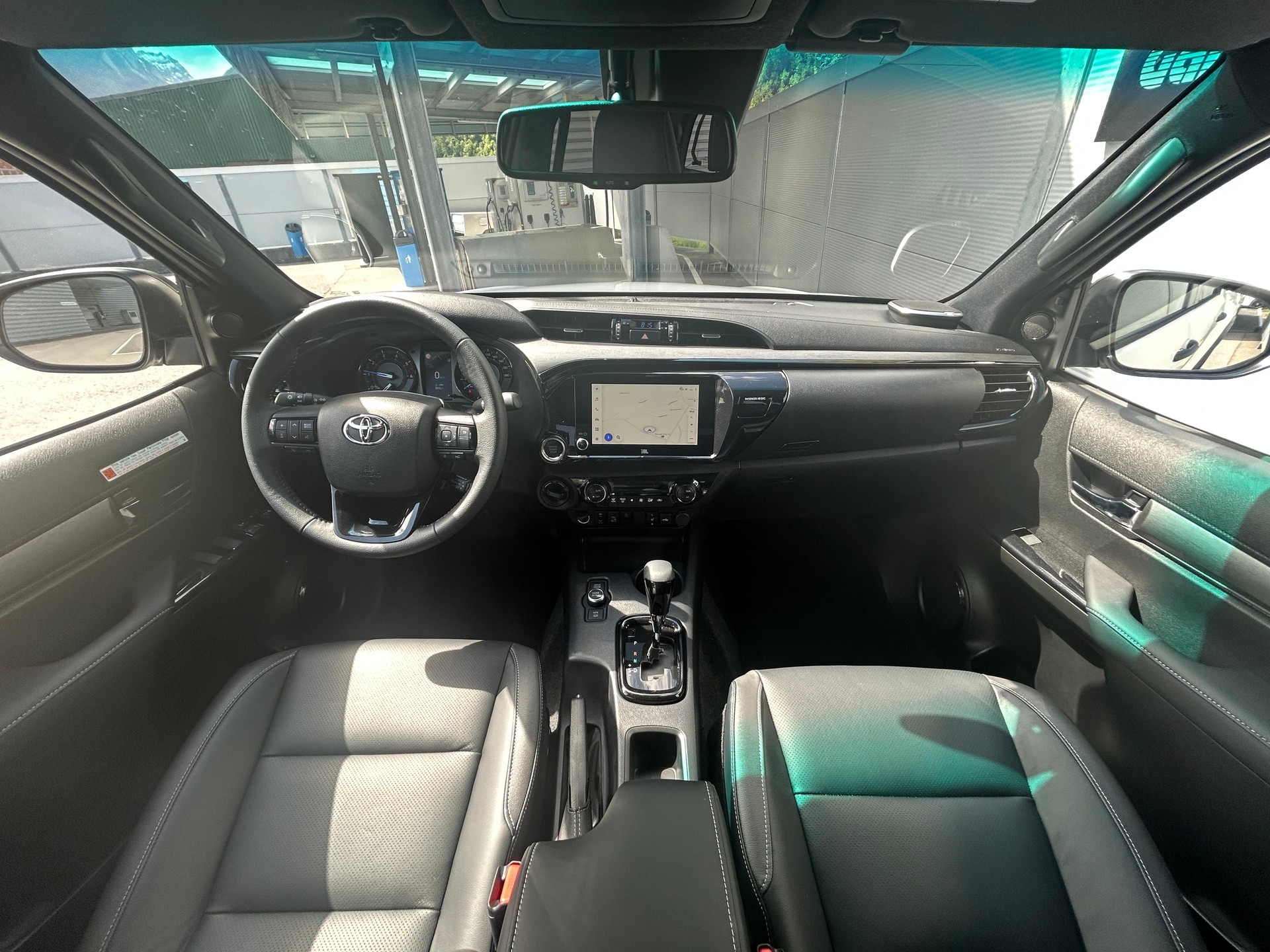 TOYOTA Hilux Double Cab.-Pick-up 2.8 D-4D MHEV 204 Invincible-image-5