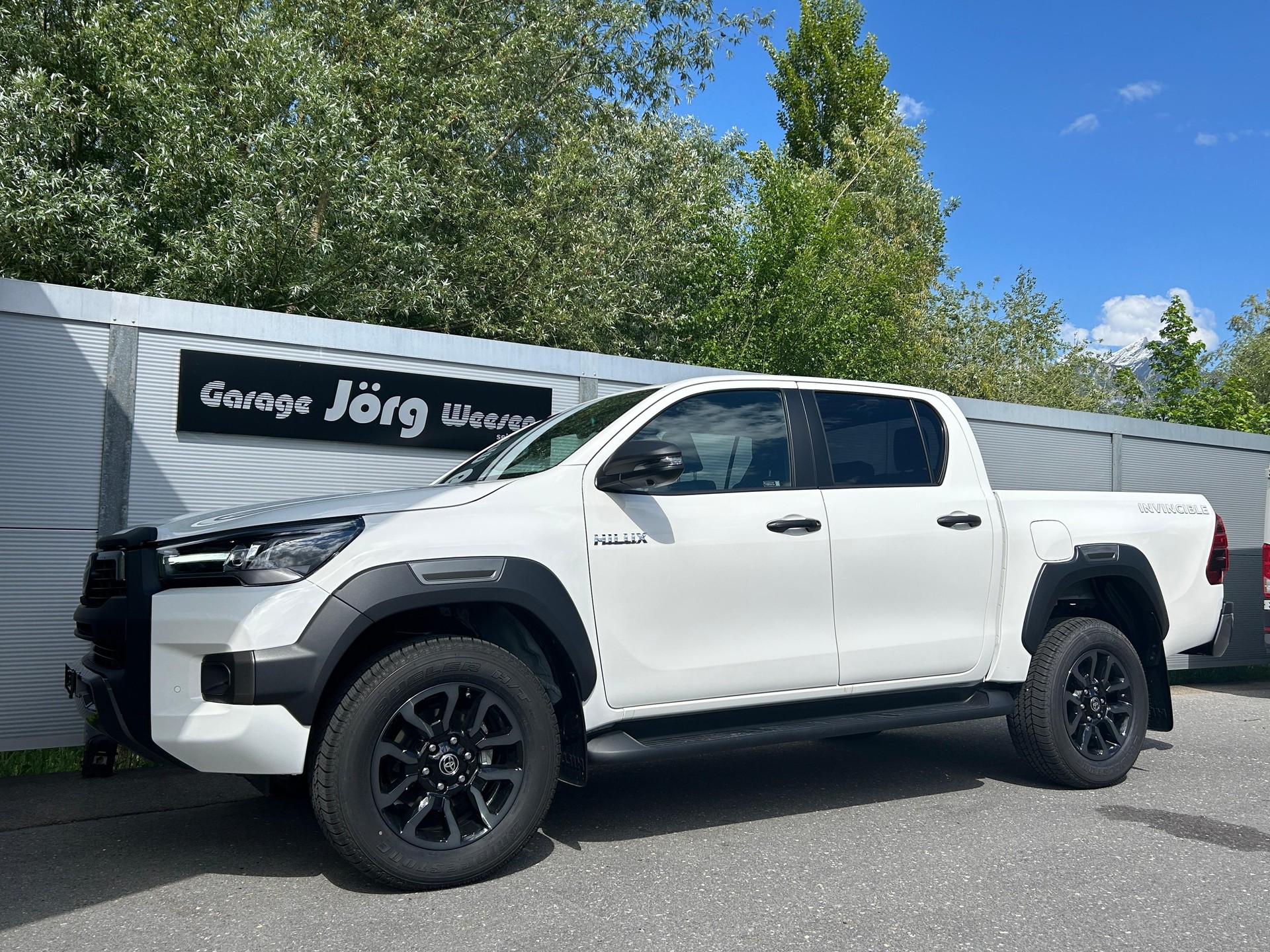 TOYOTA Hilux Double Cab.-Pick-up 2.8 D-4D MHEV 204 Invincible-image-0