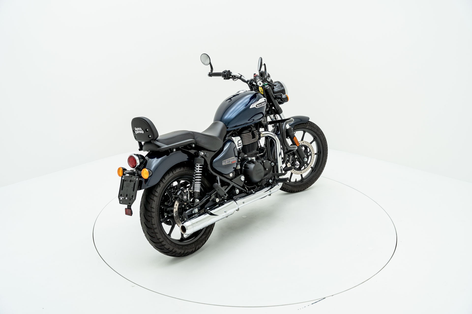 ROYAL ENFIELD Meteor Stellar-showroom-element-3