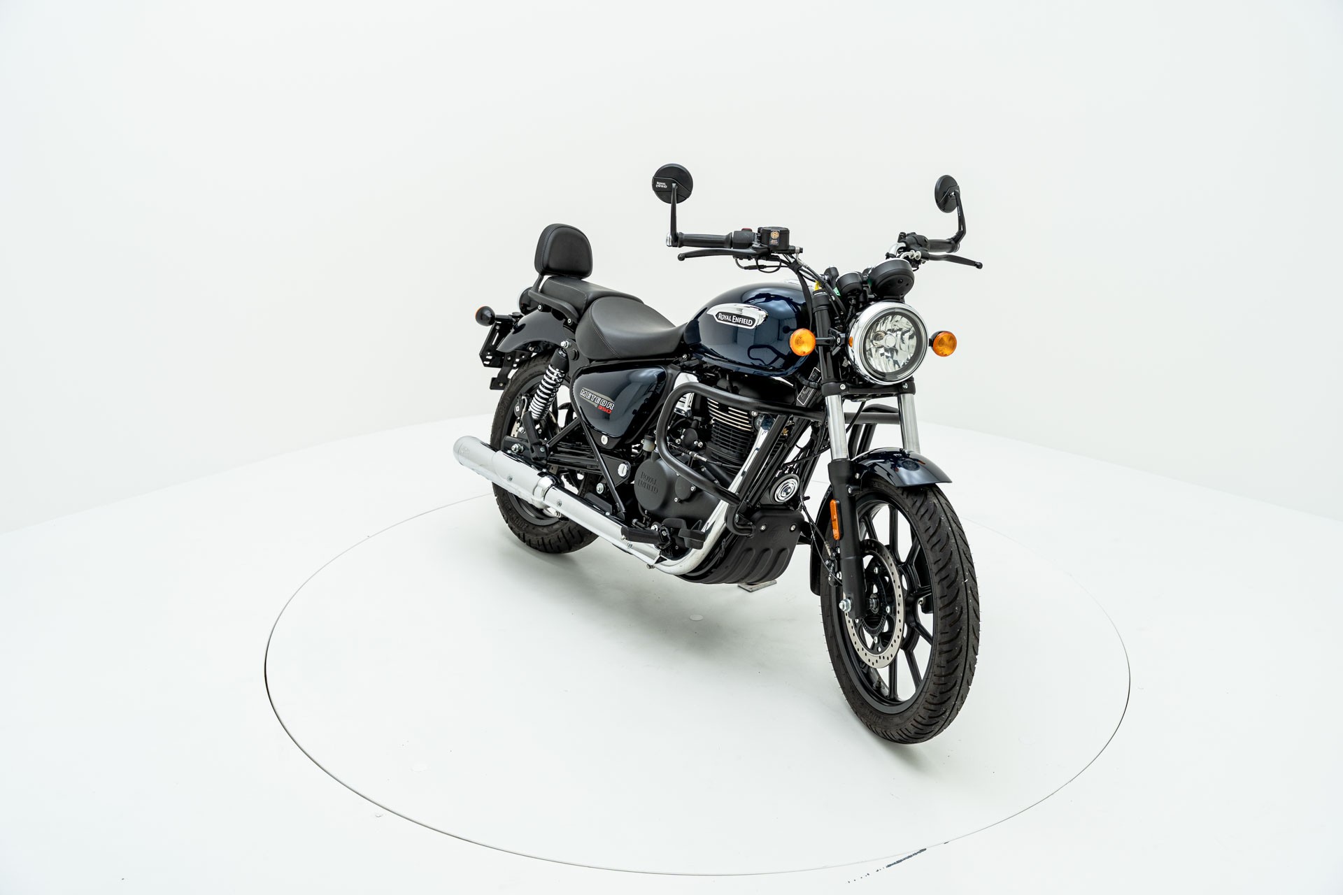 ROYAL ENFIELD Meteor Stellar-showroom-element-1