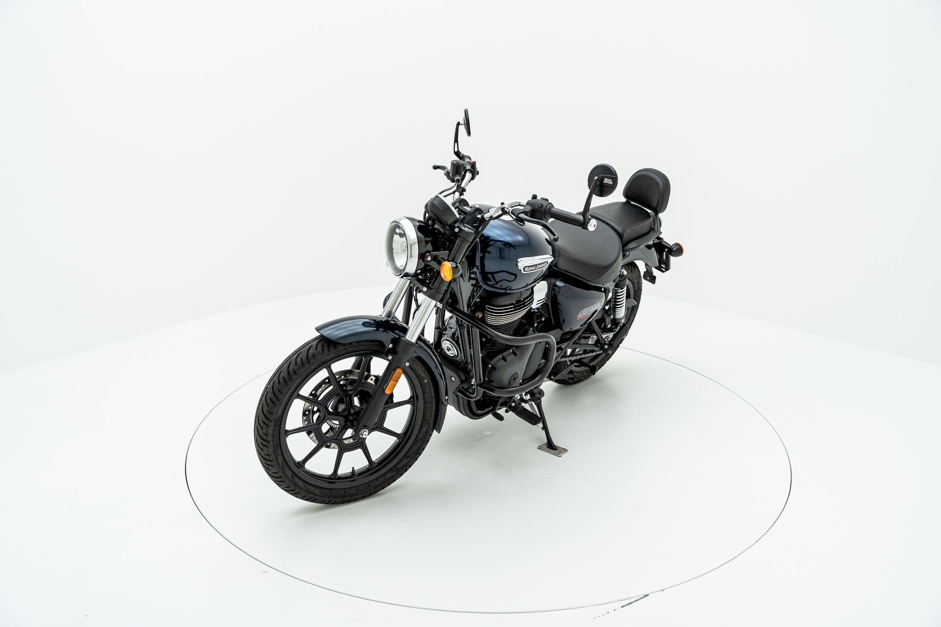 ROYAL ENFIELD Meteor Stellar-showroom-element-2