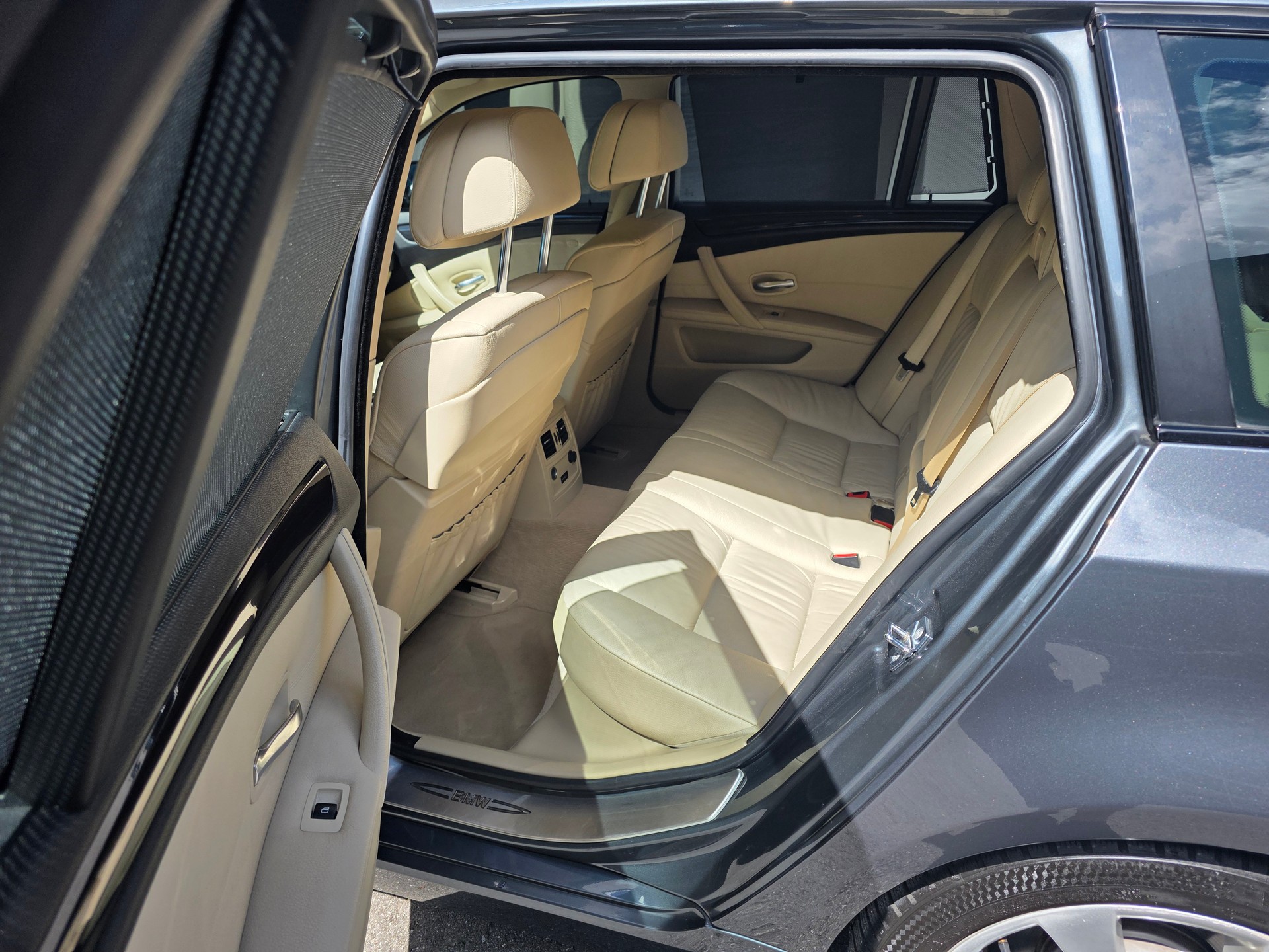 BMW E61 530xd Touring Facelift-image-10