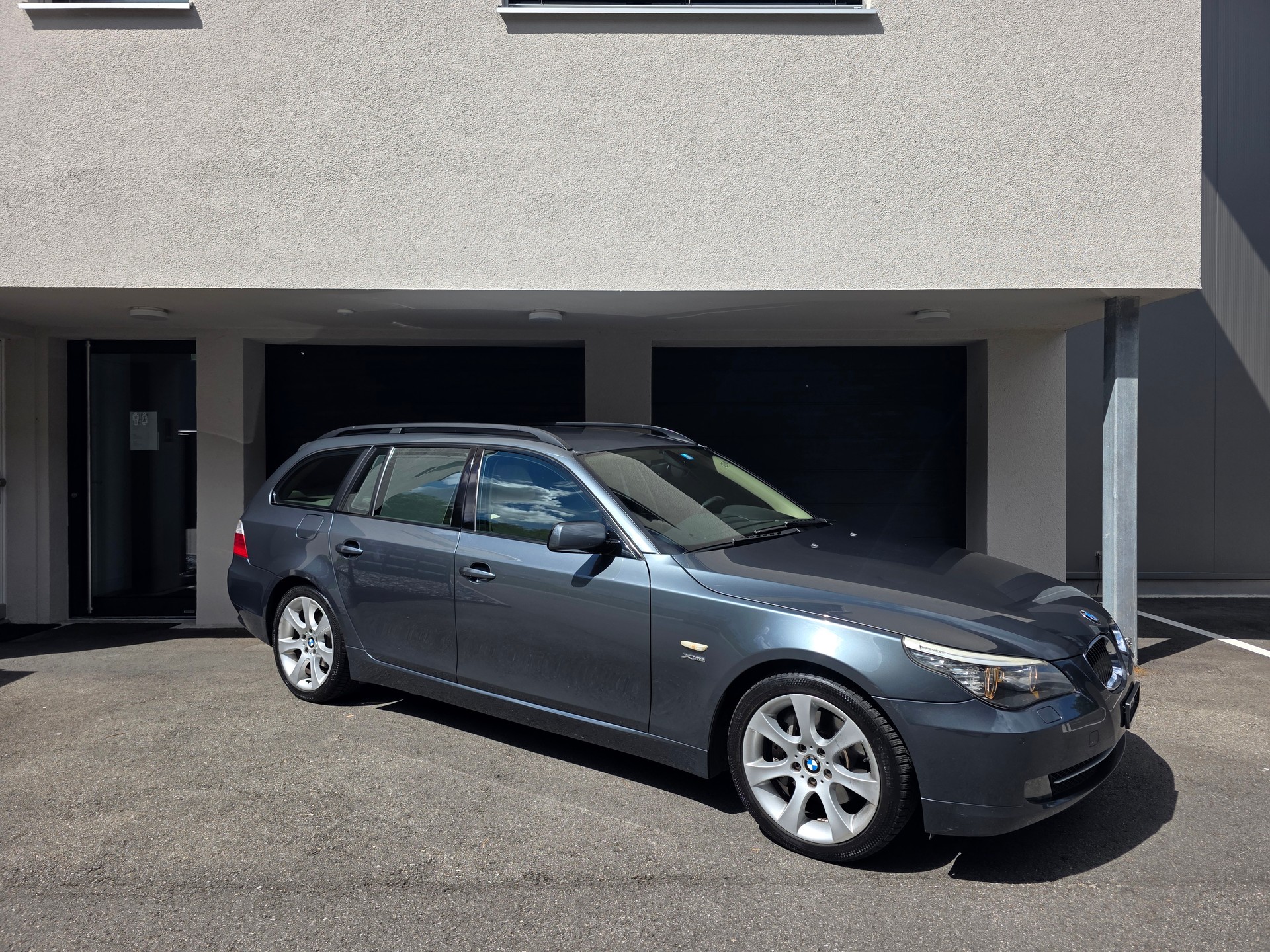 BMW E61 530xd Touring Facelift-image-1