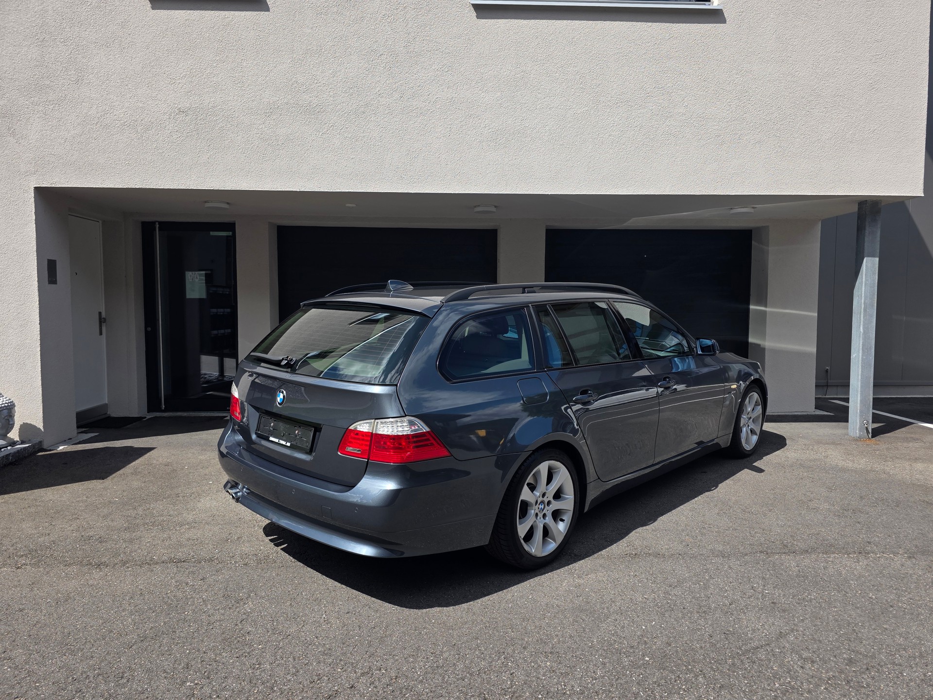 BMW E61 530xd Touring Facelift-image-4