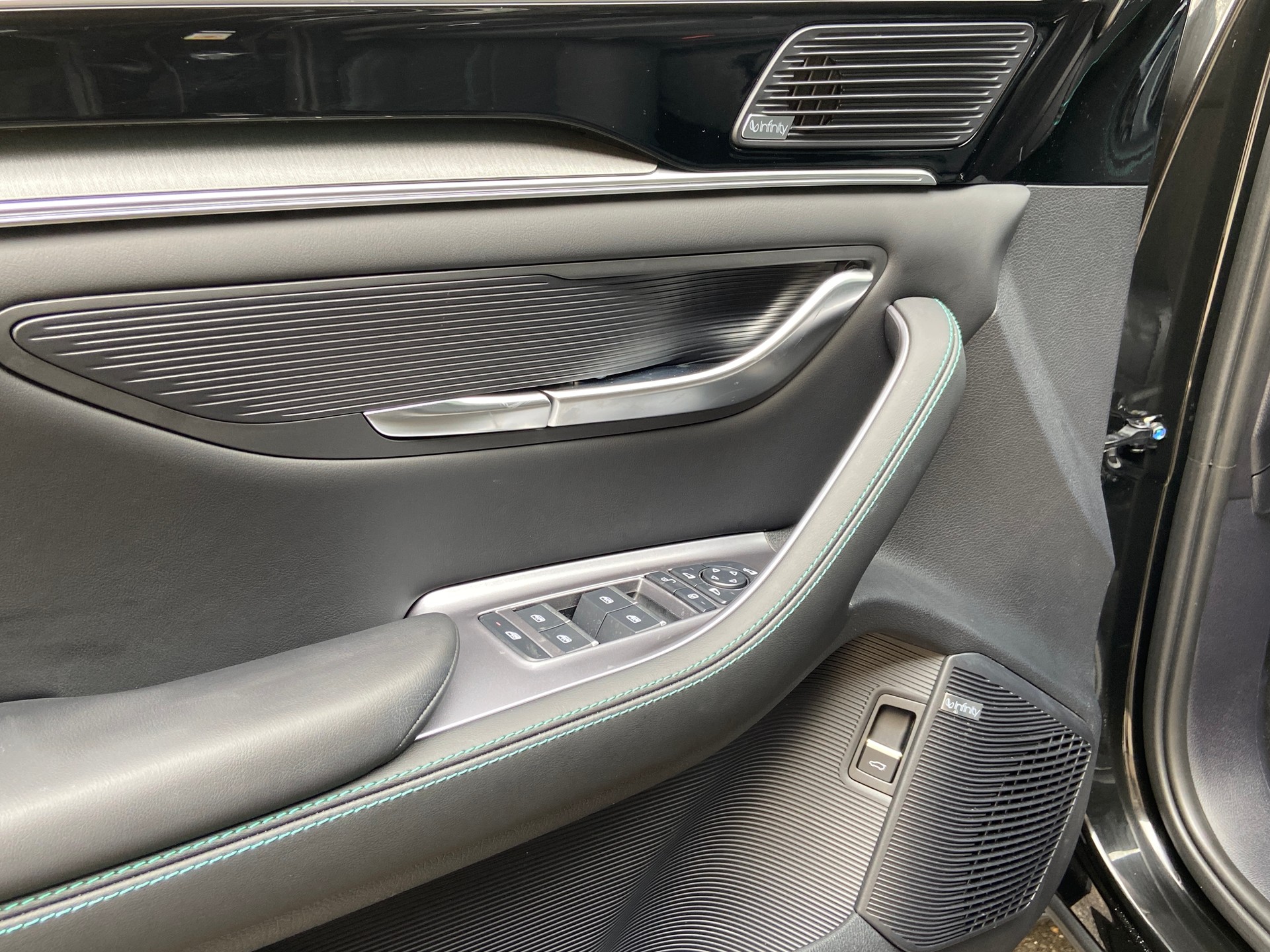 BYD Seal U DM-i Comfort-image-22