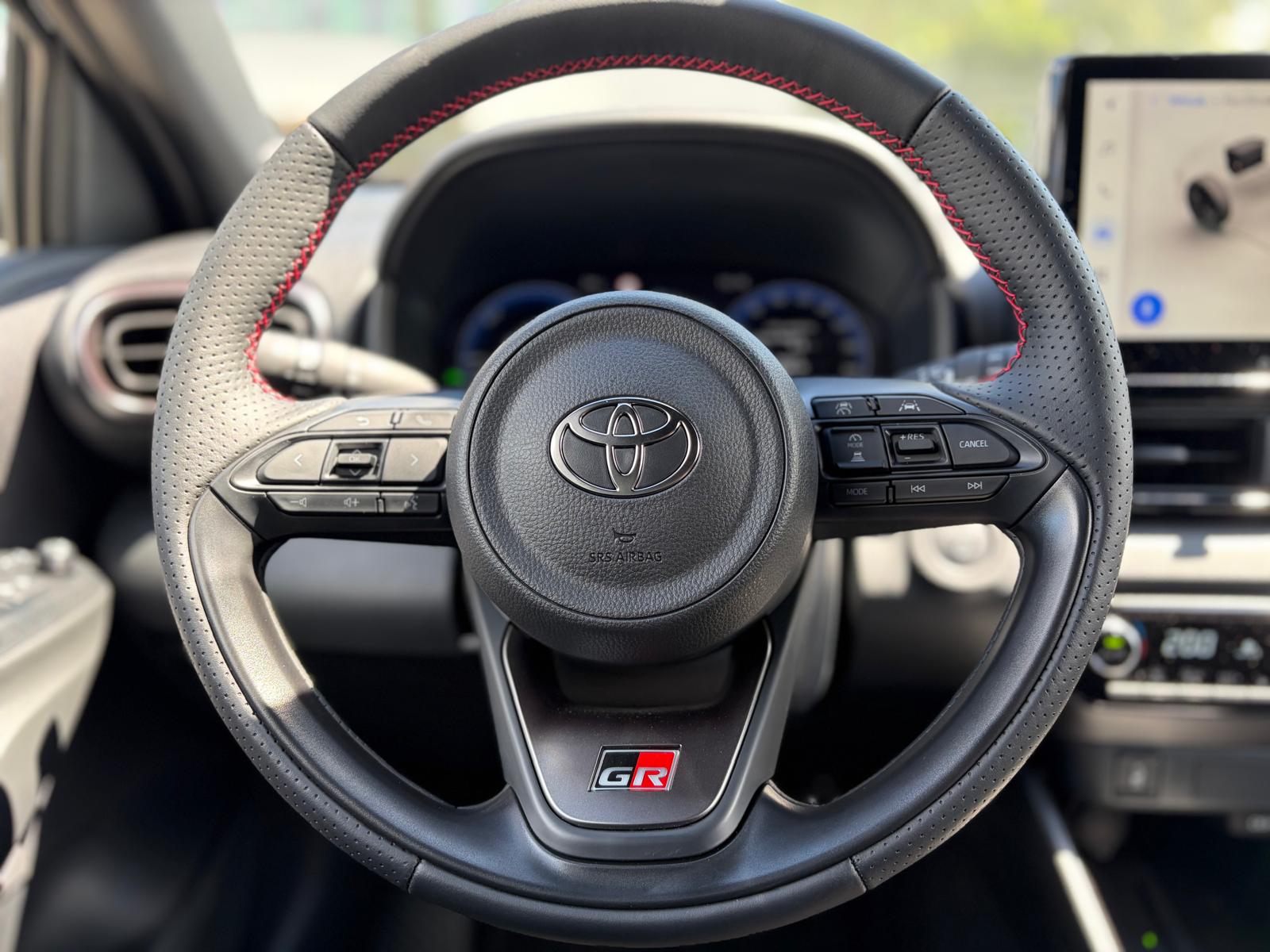TOYOTA Yaris 1.5 GR Sport e-CVT-image-14