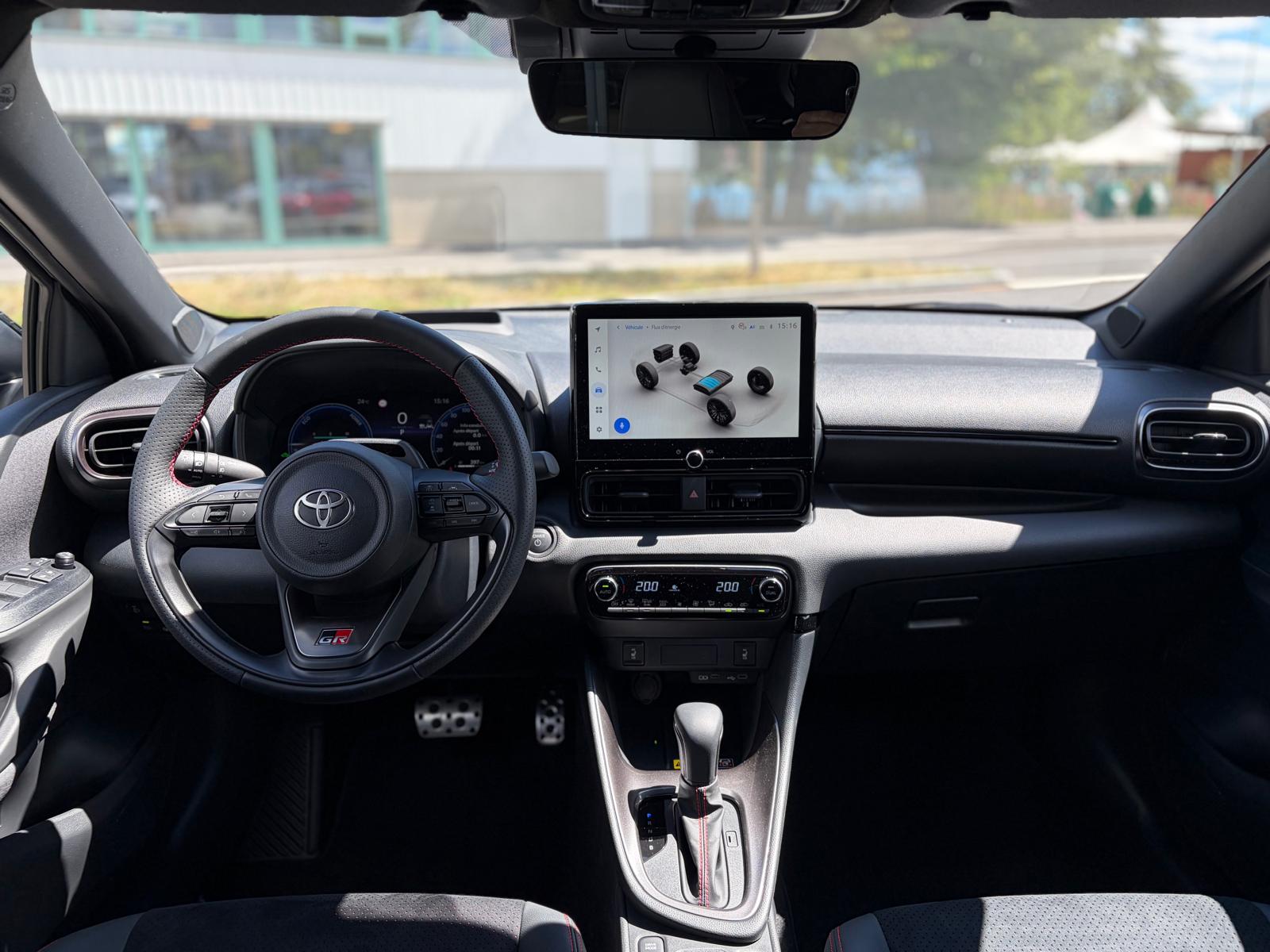 TOYOTA Yaris 1.5 GR Sport e-CVT-image-8
