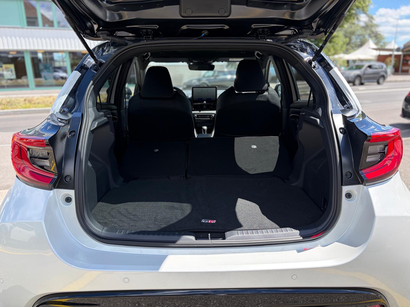 TOYOTA Yaris 1.5 GR Sport e-CVT-image-13