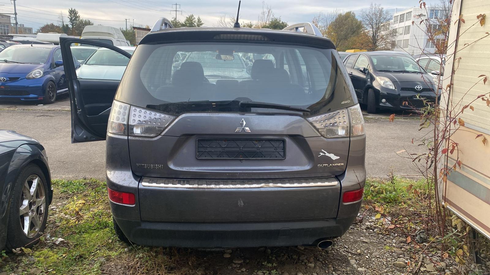 MITSUBISHI Outlander 2.4 Invite 4WD-image-10