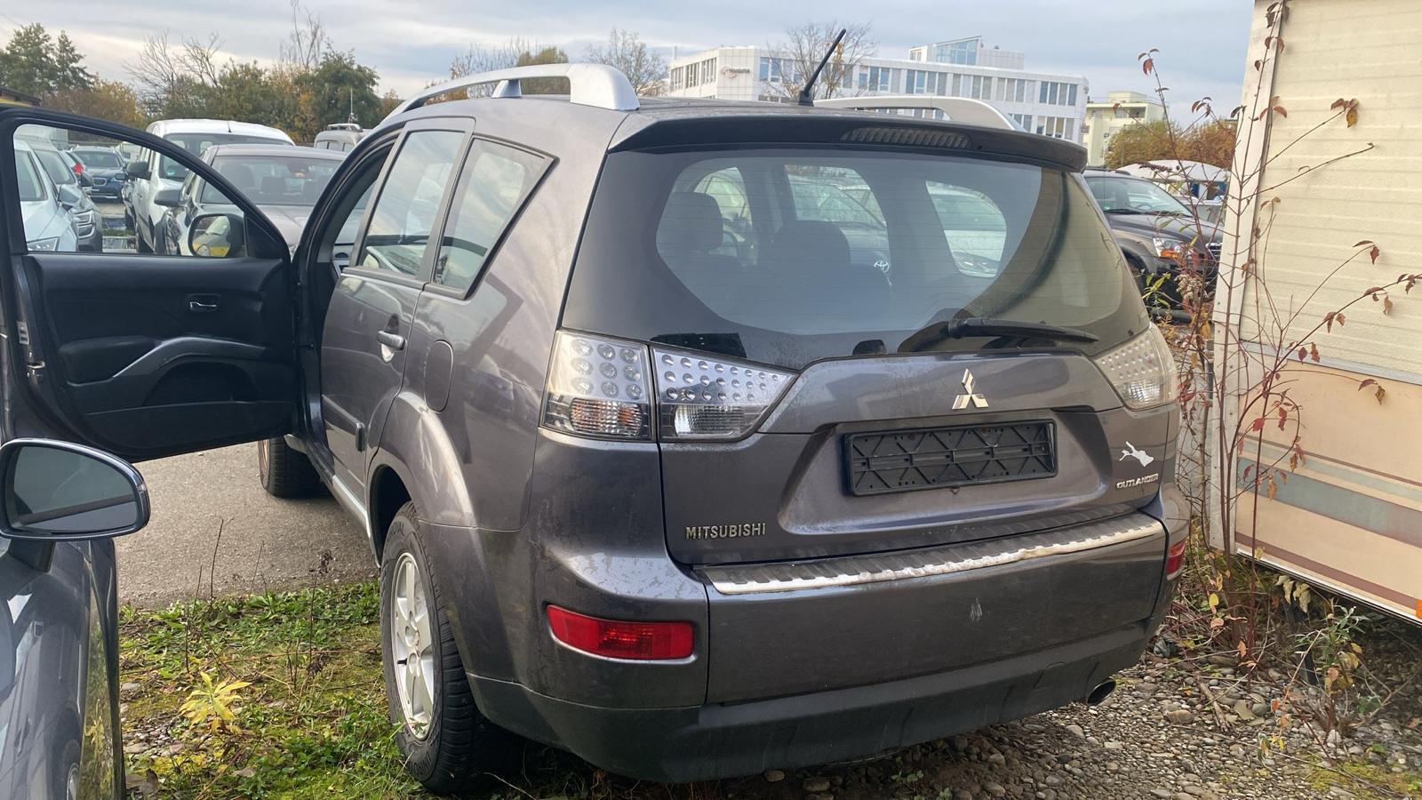 MITSUBISHI Outlander 2.4 Invite 4WD-image-13