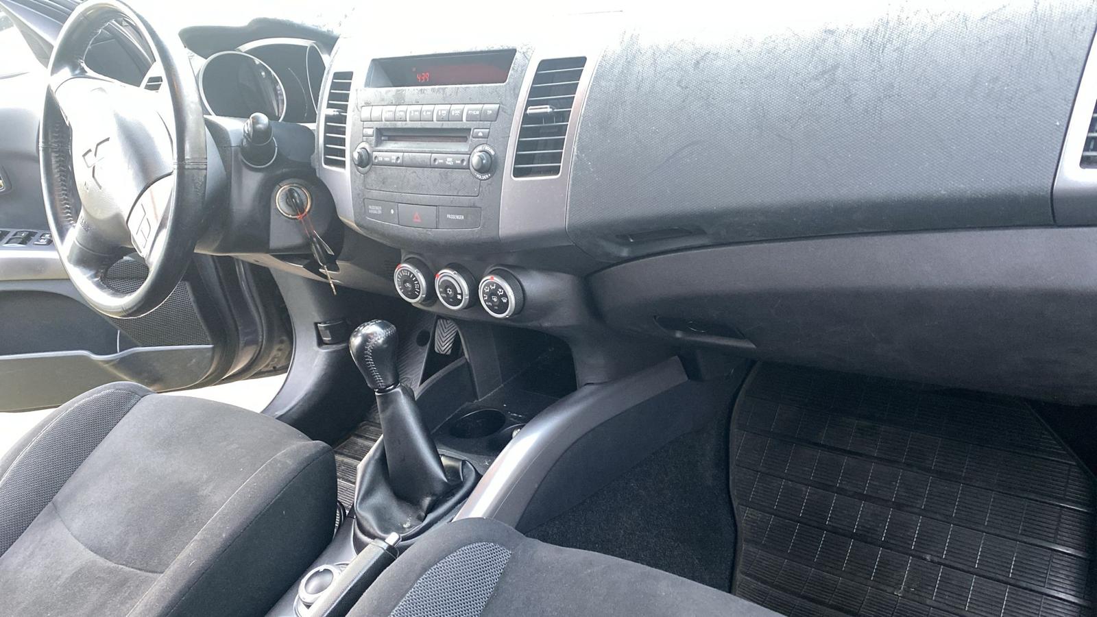 MITSUBISHI Outlander 2.4 Invite 4WD-image-9