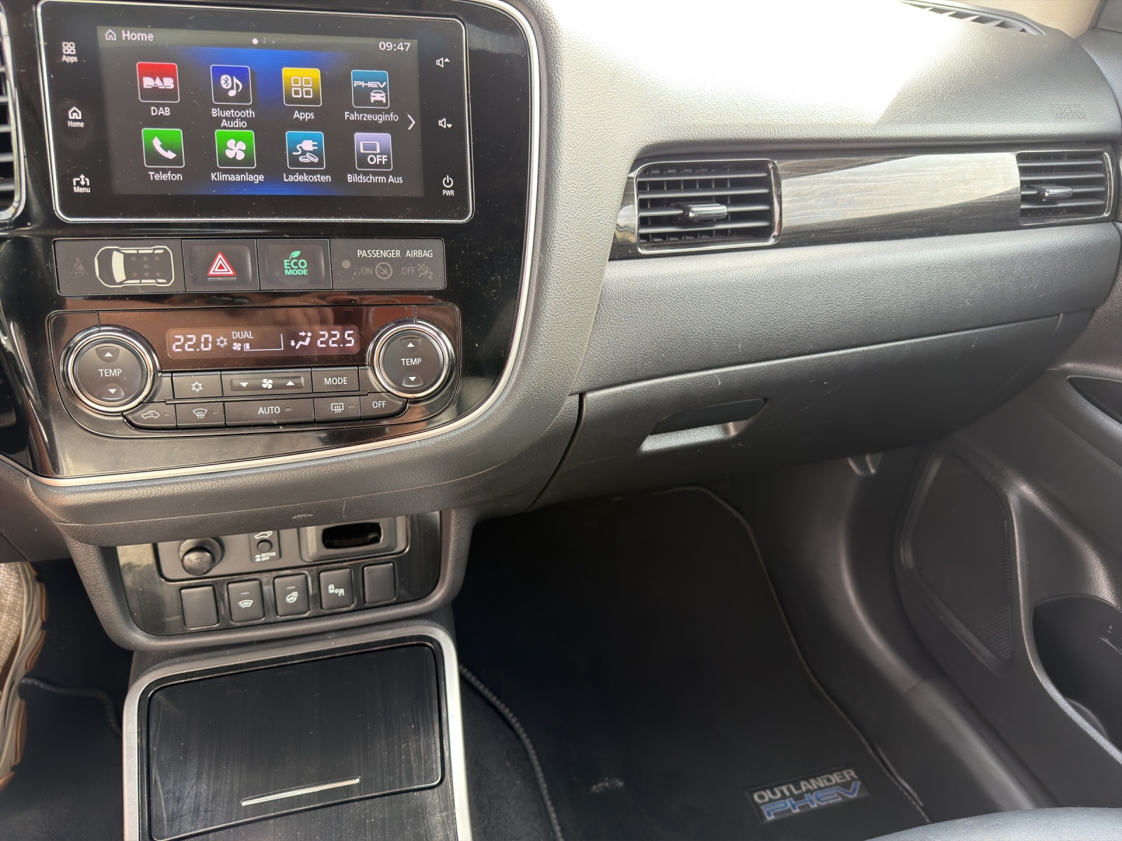 MITSUBISHI Outlander 2.0 PHEV 4WD Automatic-image-8