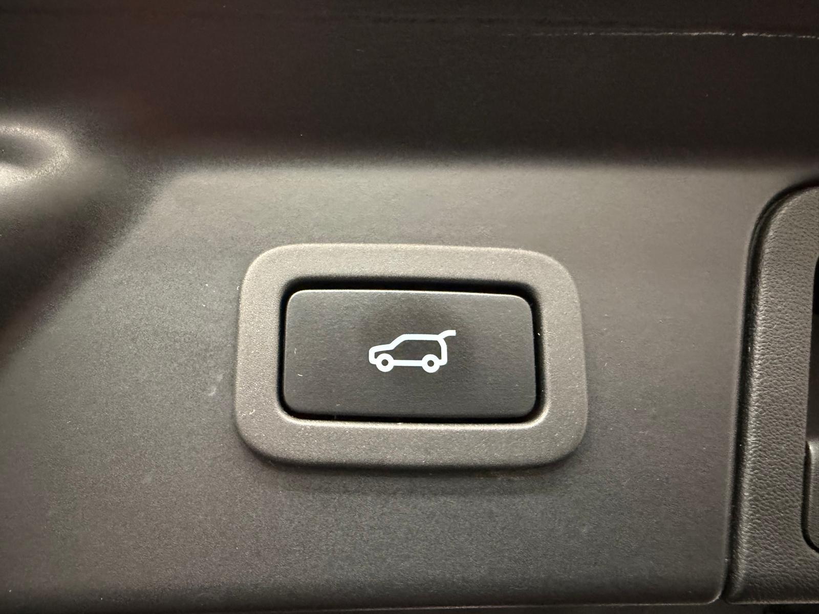 LAND ROVER Range Rover Velar 2.0 T S-image-16