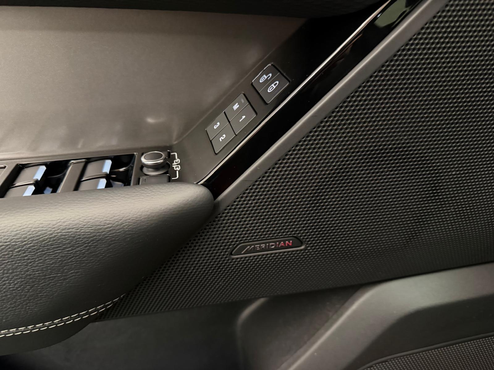 LAND ROVER Range Rover Velar 2.0 T S-image-15