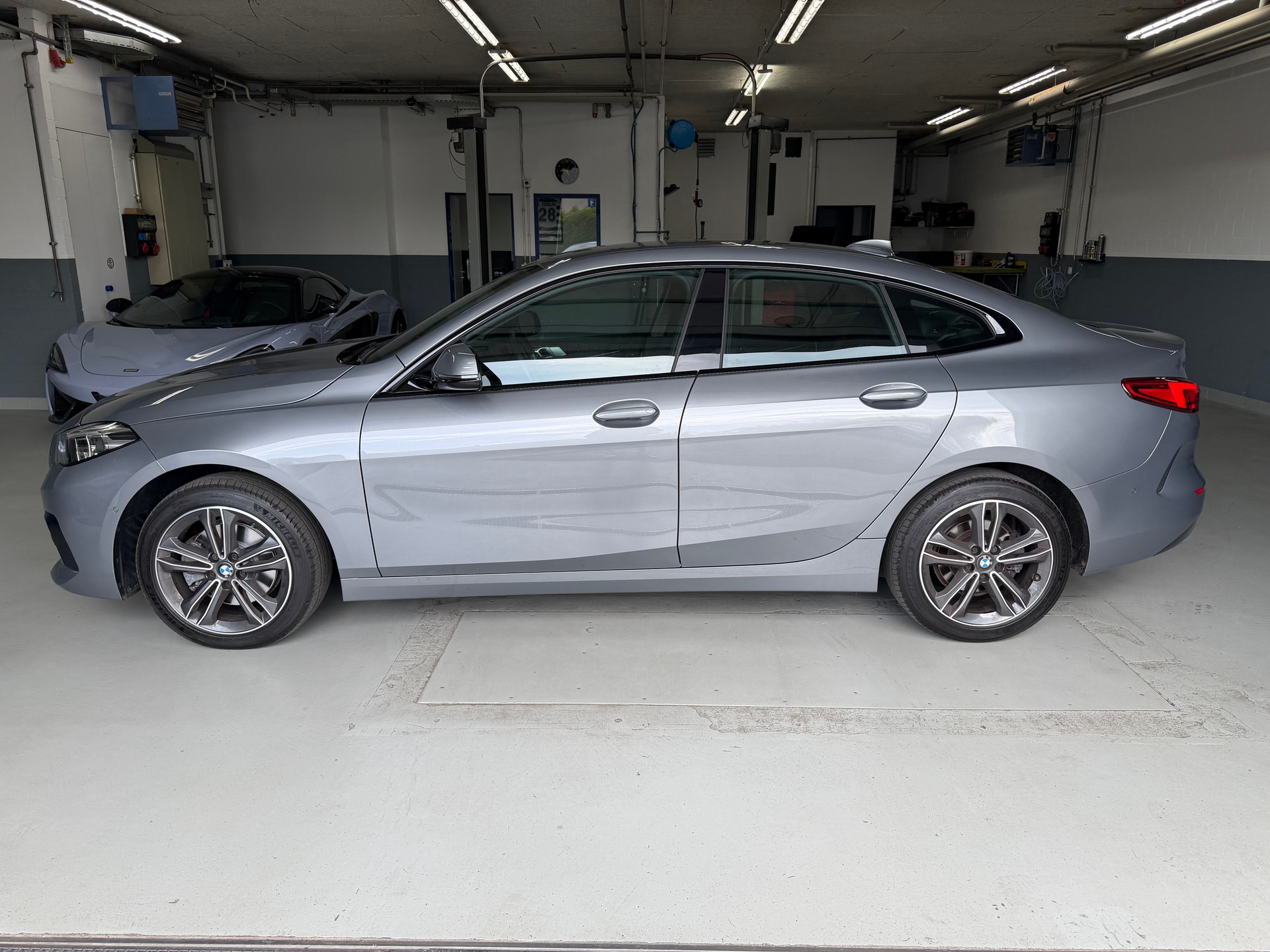 BMW 218i Gran Coupé Sport Line Steptronic-image-0