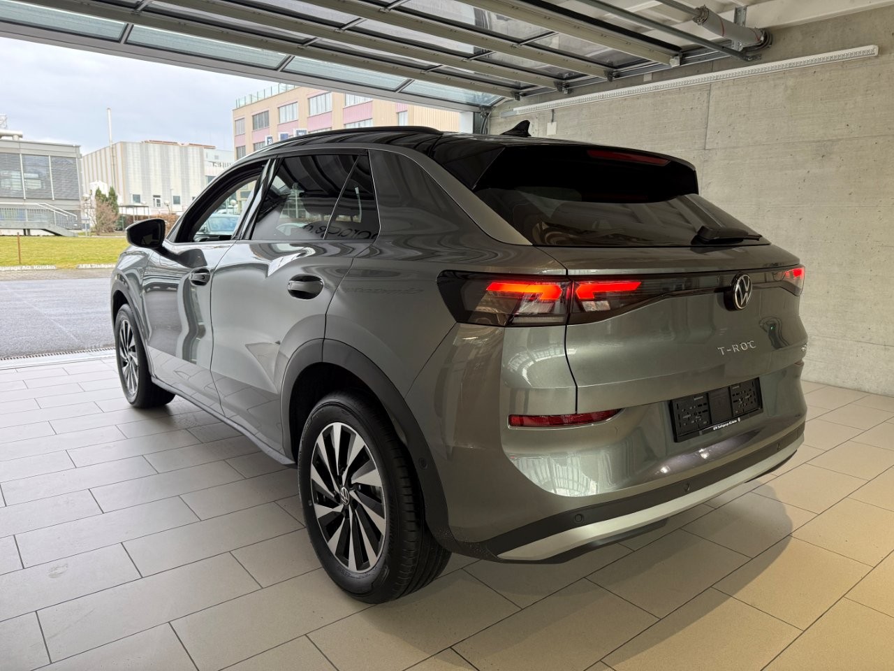 VW T-Roc 1.5 eTSI mHEV Life DSG-image-3