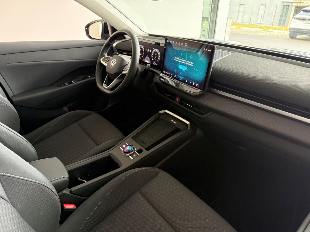 VW T-Roc 1.5 eTSI mHEV Life DSG-image-6