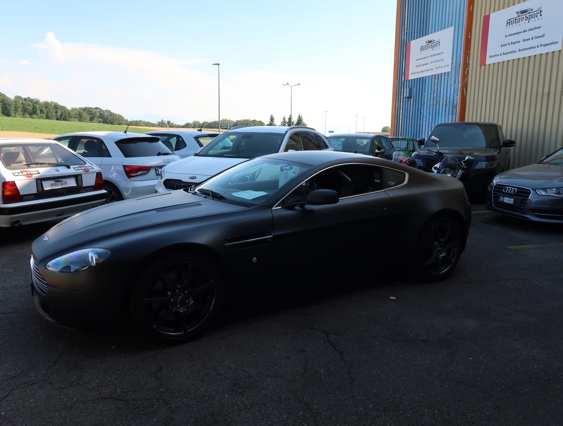 ASTON MARTIN V8 Vantage 4.3-image-4