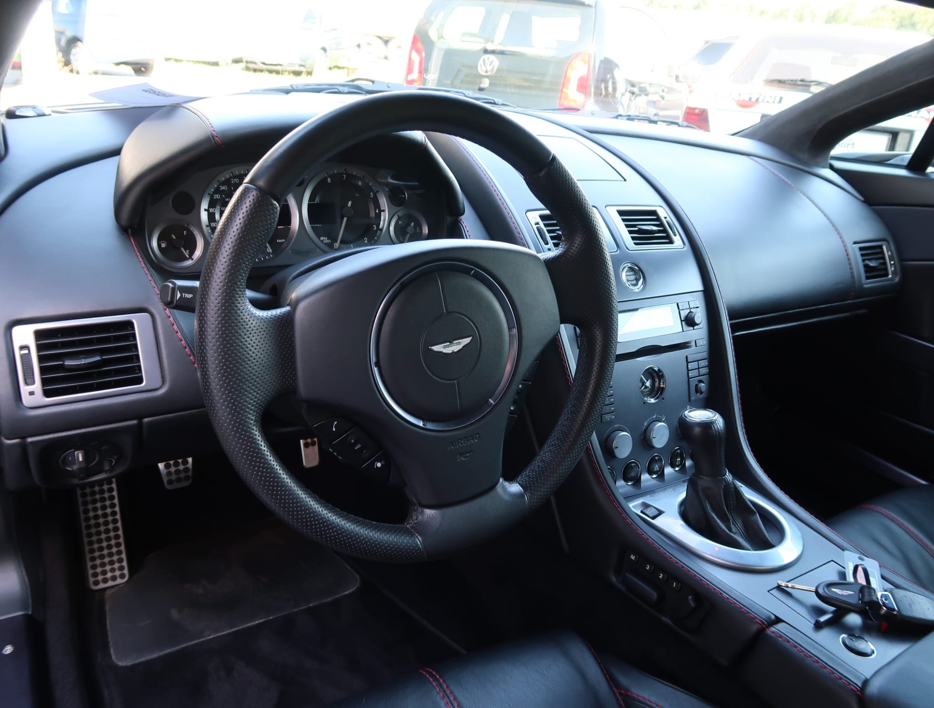 ASTON MARTIN V8 Vantage 4.3-image-12