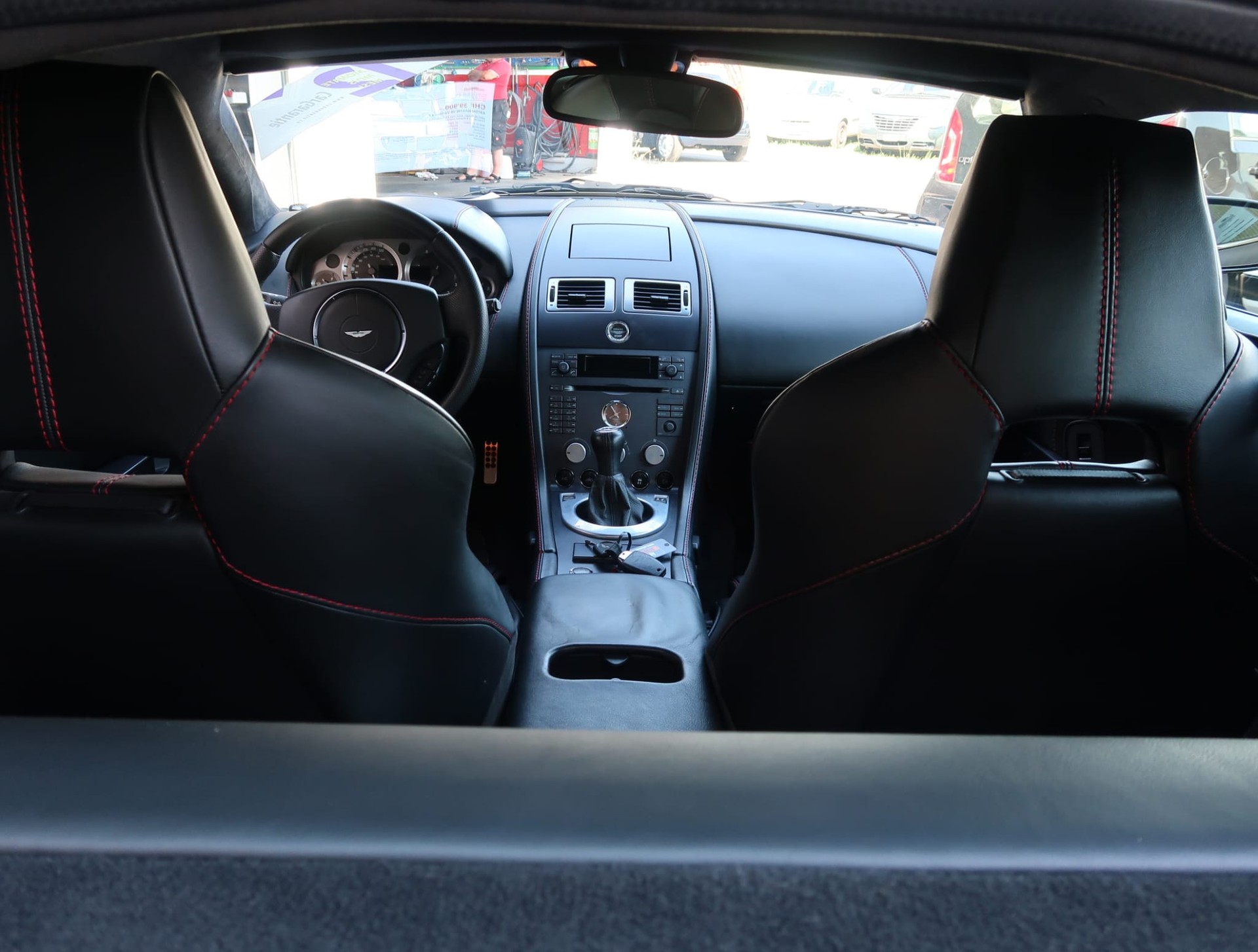 ASTON MARTIN V8 Vantage 4.3-image-25
