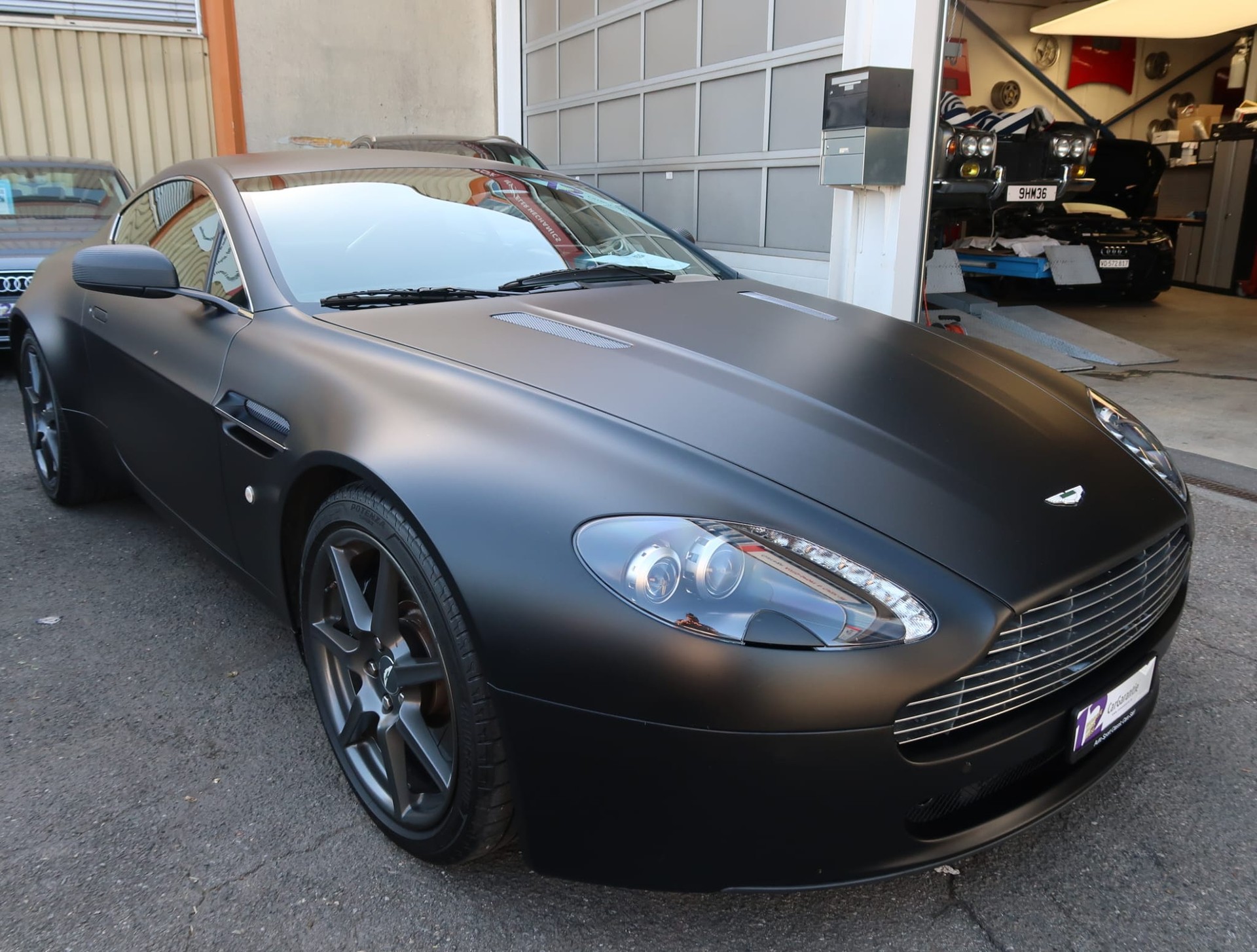 ASTON MARTIN V8 Vantage 4.3-image-3