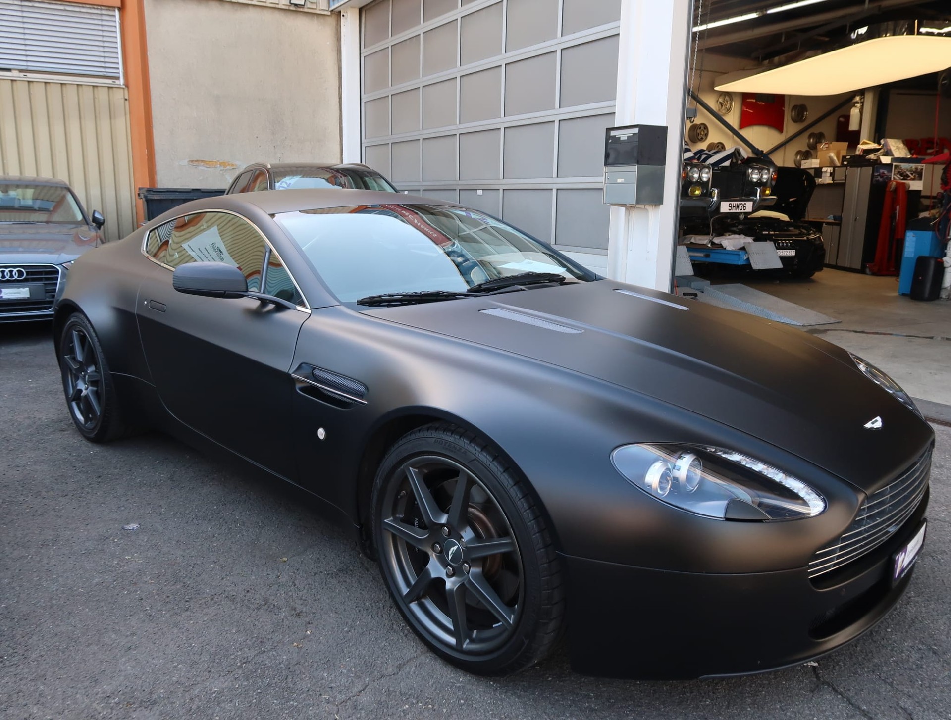 ASTON MARTIN V8 Vantage 4.3-image-2