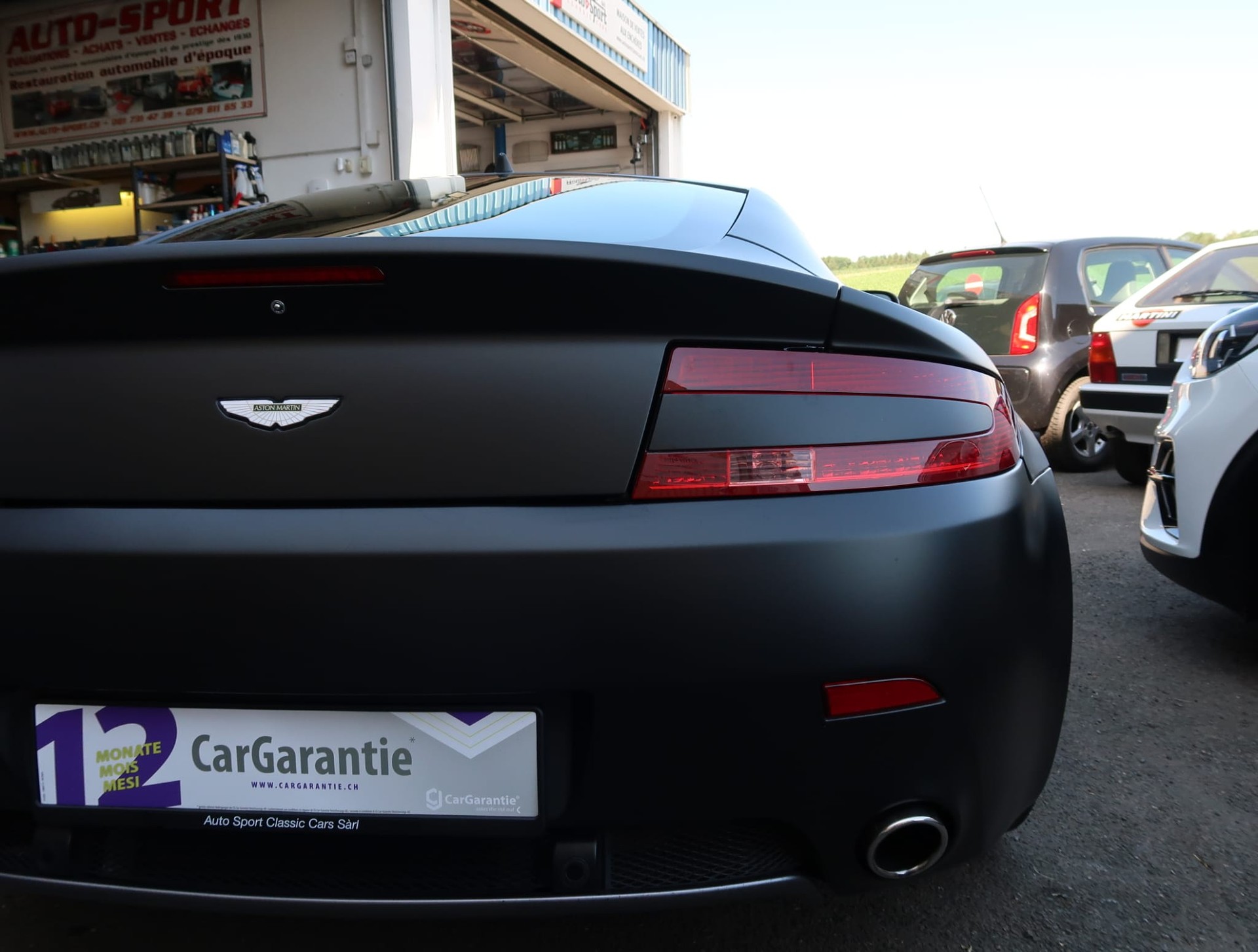 ASTON MARTIN V8 Vantage 4.3-image-10