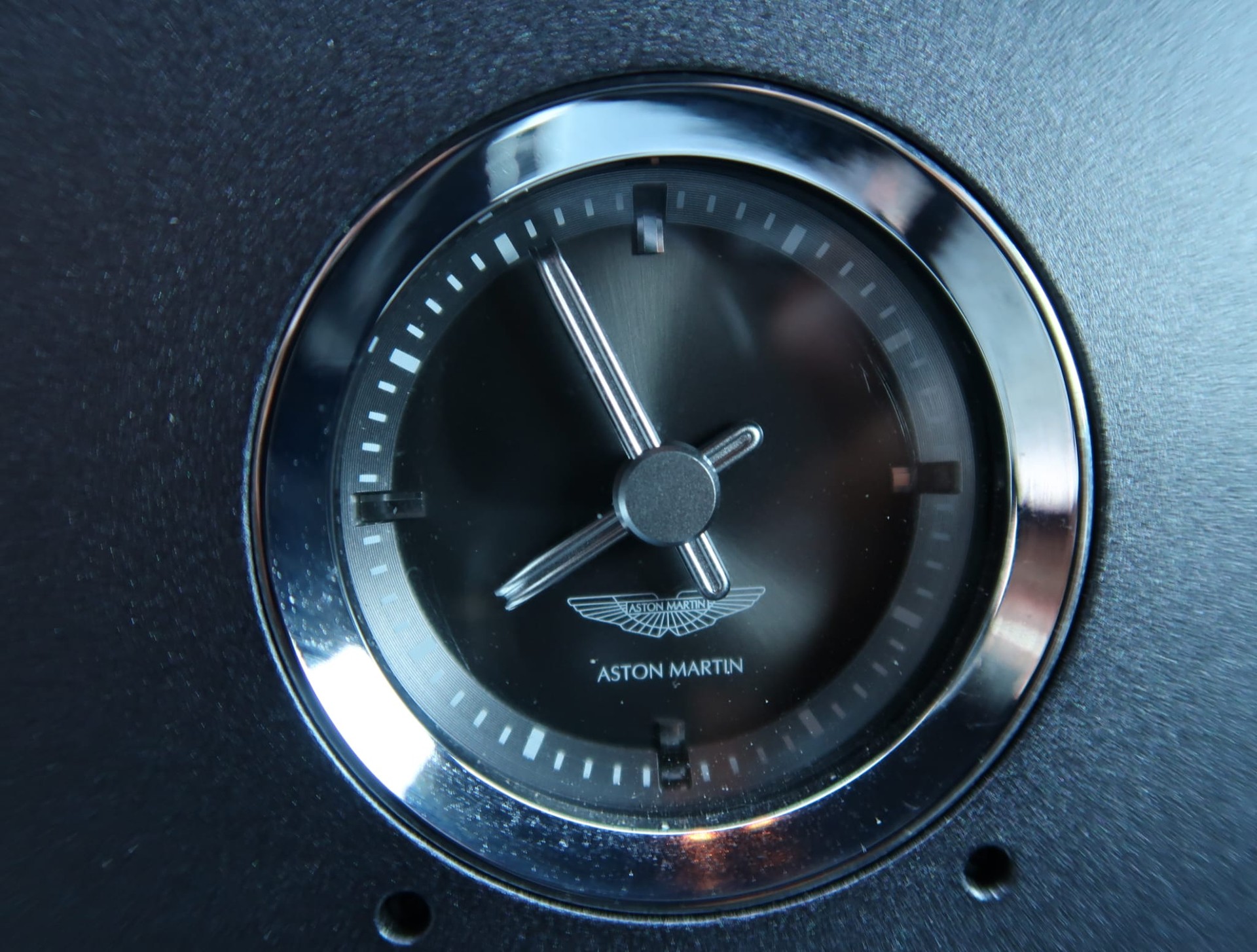 ASTON MARTIN V8 Vantage 4.3-image-19