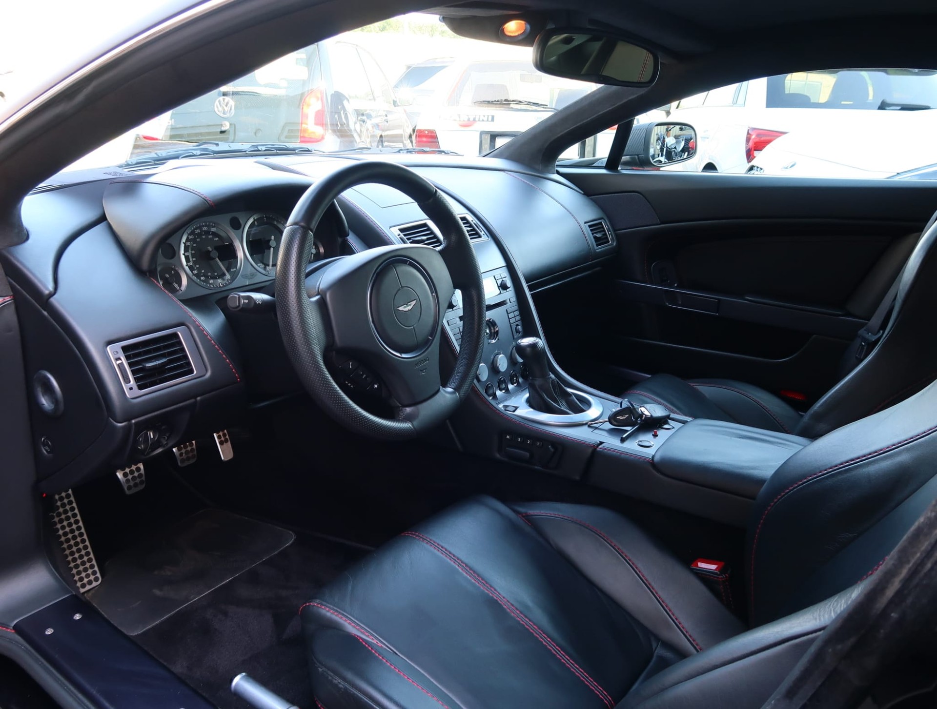 ASTON MARTIN V8 Vantage 4.3-image-11