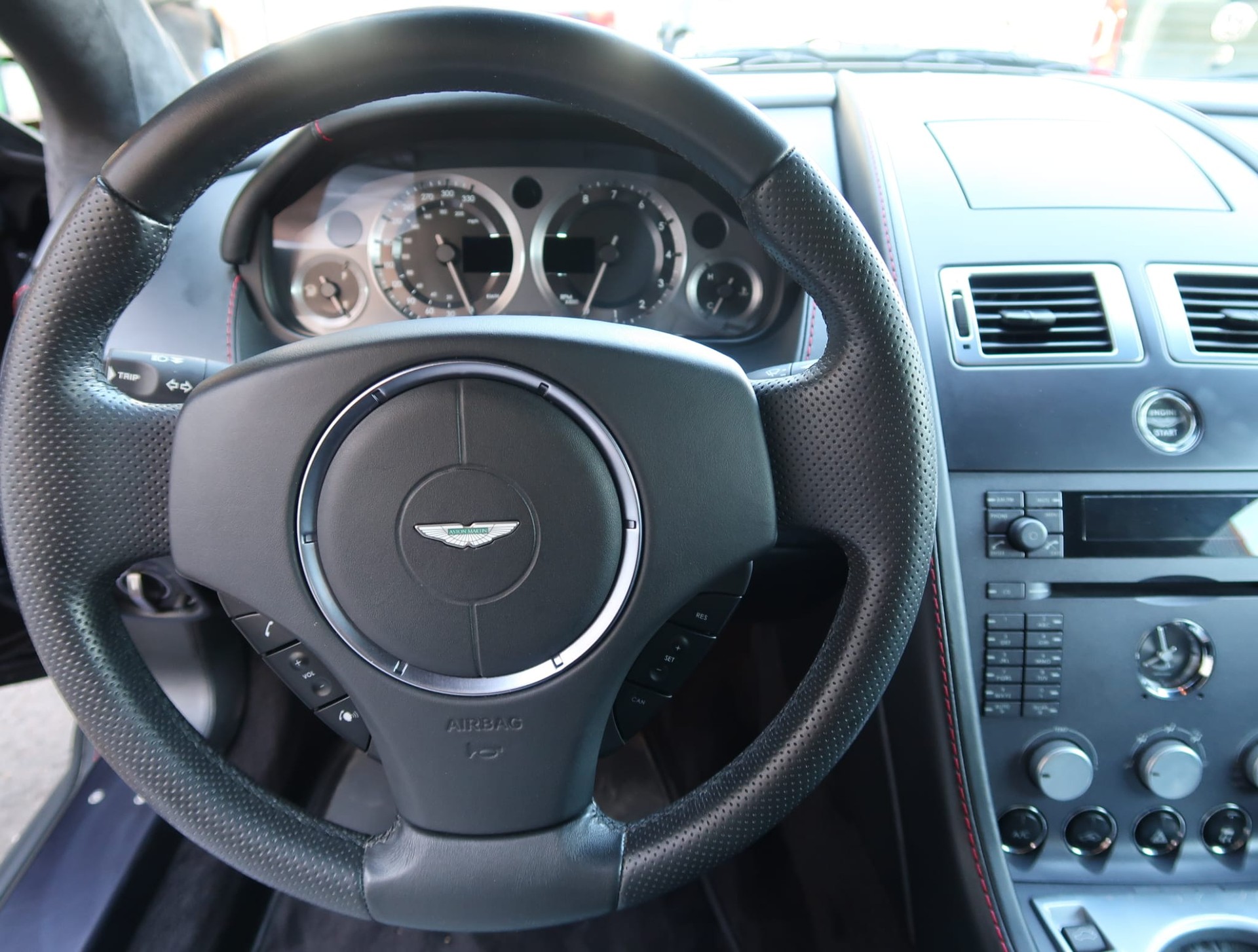 ASTON MARTIN V8 Vantage 4.3-image-13
