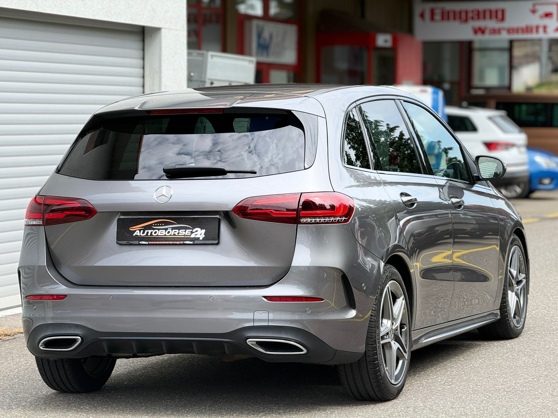 MERCEDES-BENZ B 200 d AMG Line-image-4
