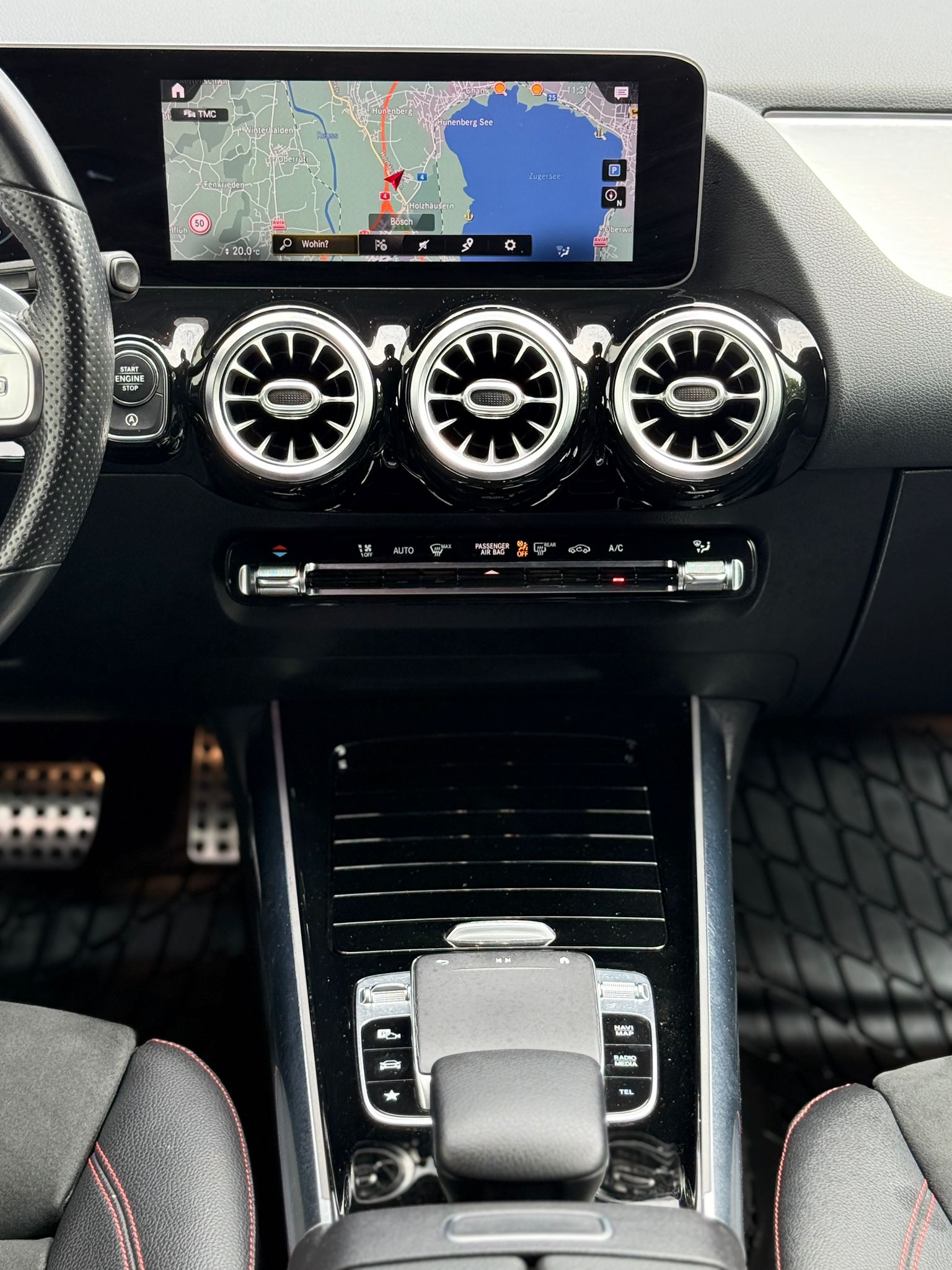 MERCEDES-BENZ B 200 d AMG Line-image-14
