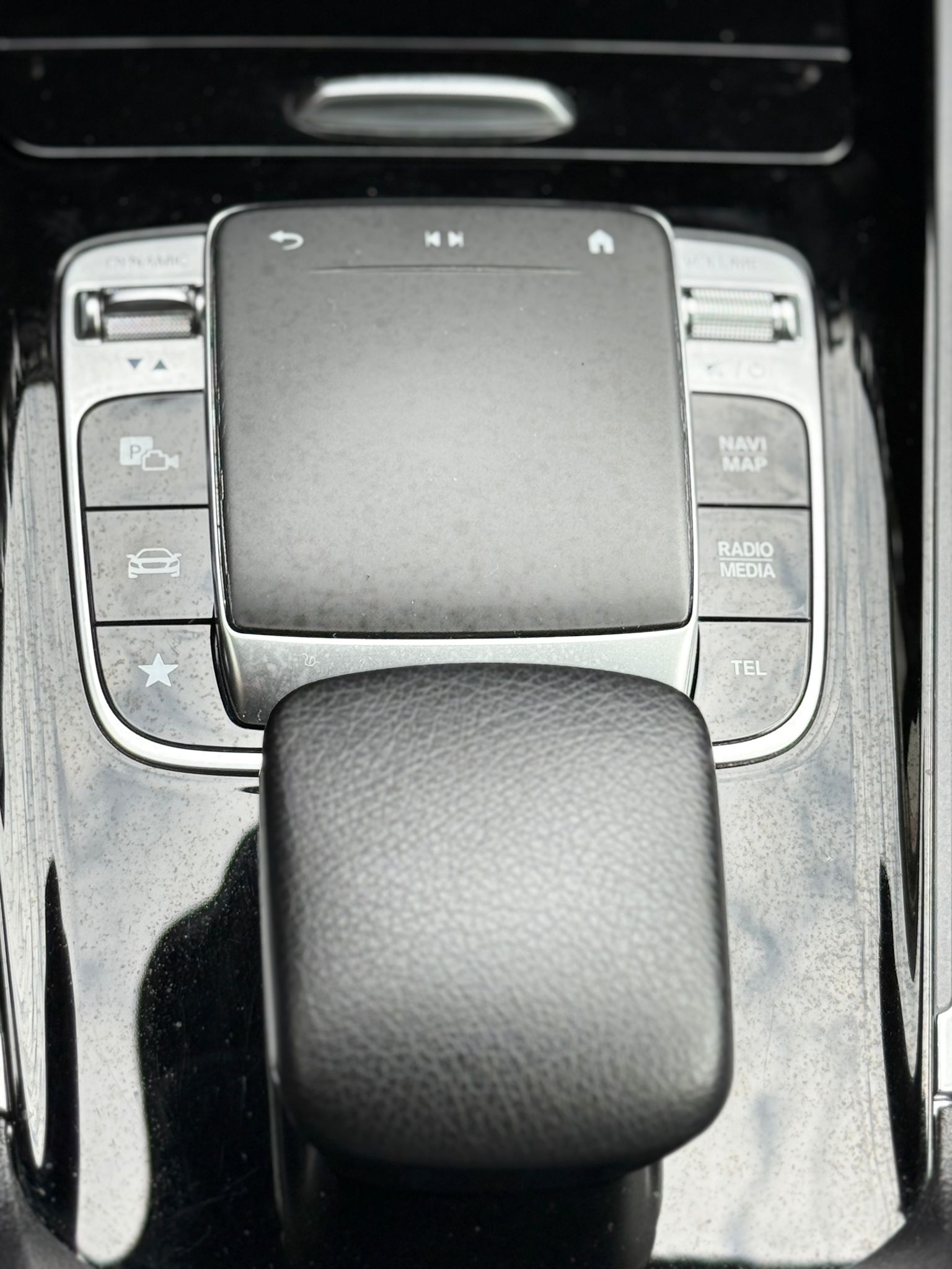 MERCEDES-BENZ B 200 d AMG Line-image-18