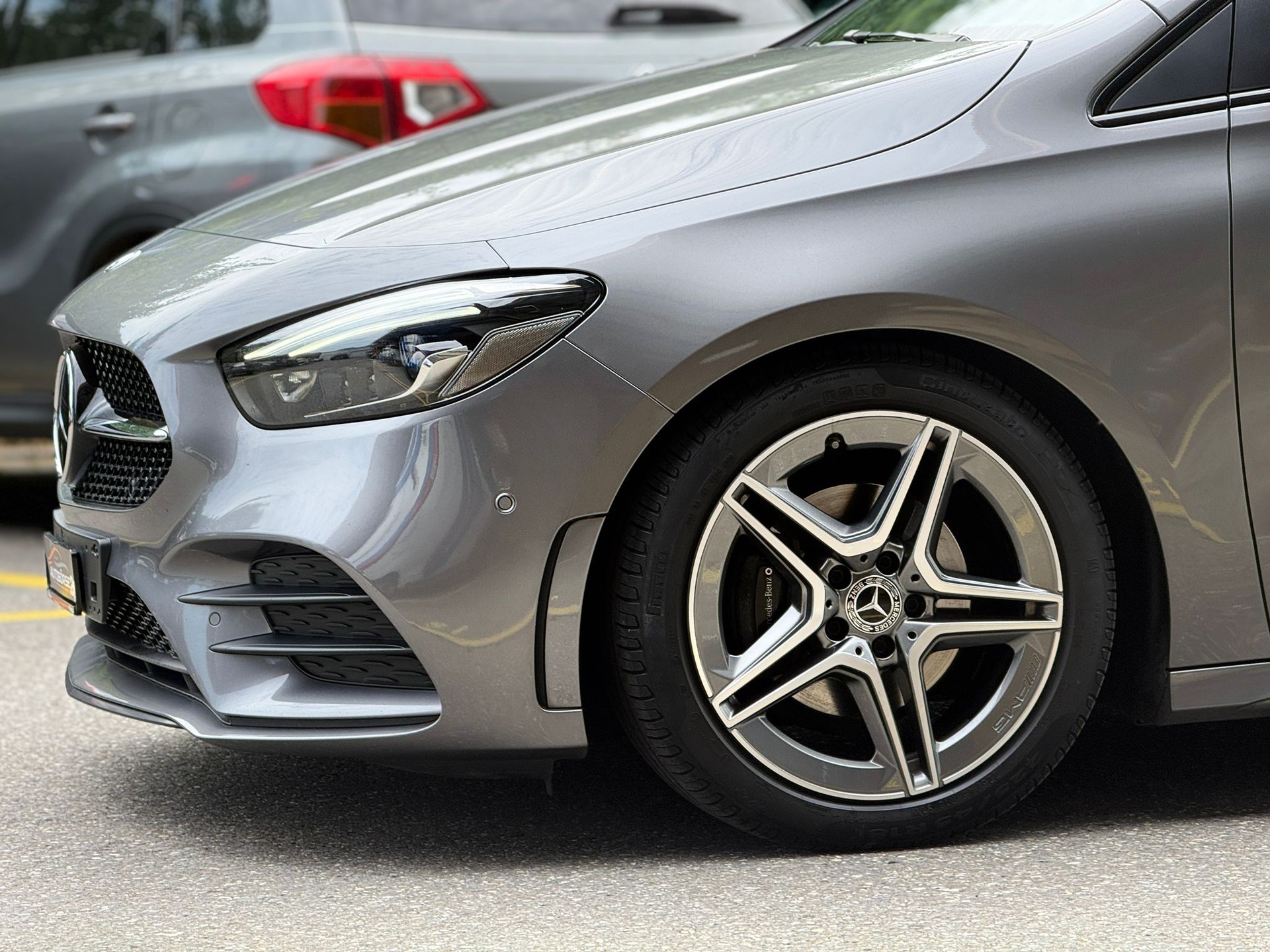 MERCEDES-BENZ B 200 d AMG Line-image-6