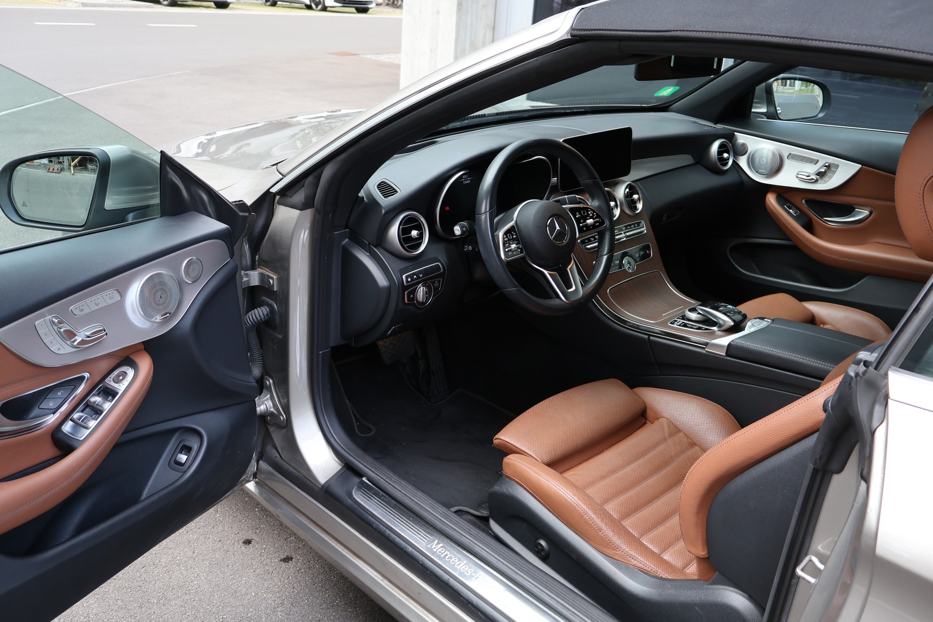 MERCEDES-BENZ C 400 AMG Line 4matic-image-4