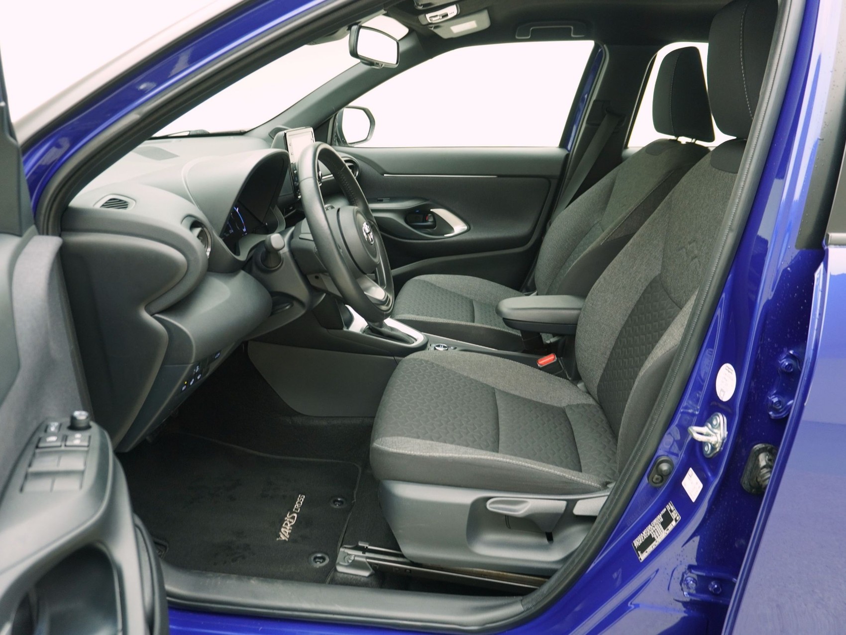 TOYOTA Yaris Cross 1.5 VVT-i HSD Trend AWD-i-image-8