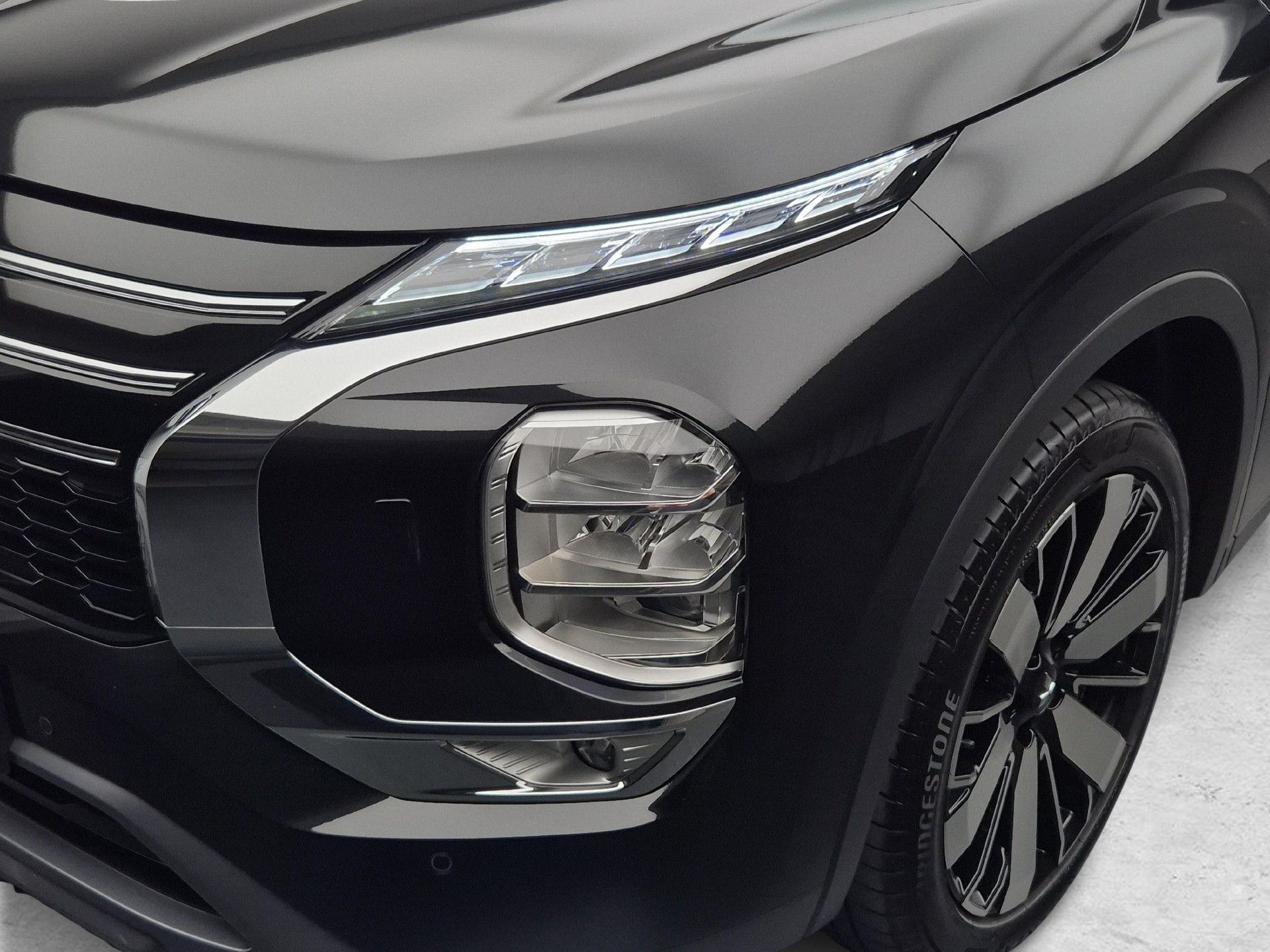 MITSUBISHI Outlander 2.4 PHEV Intense 4x4-image-18