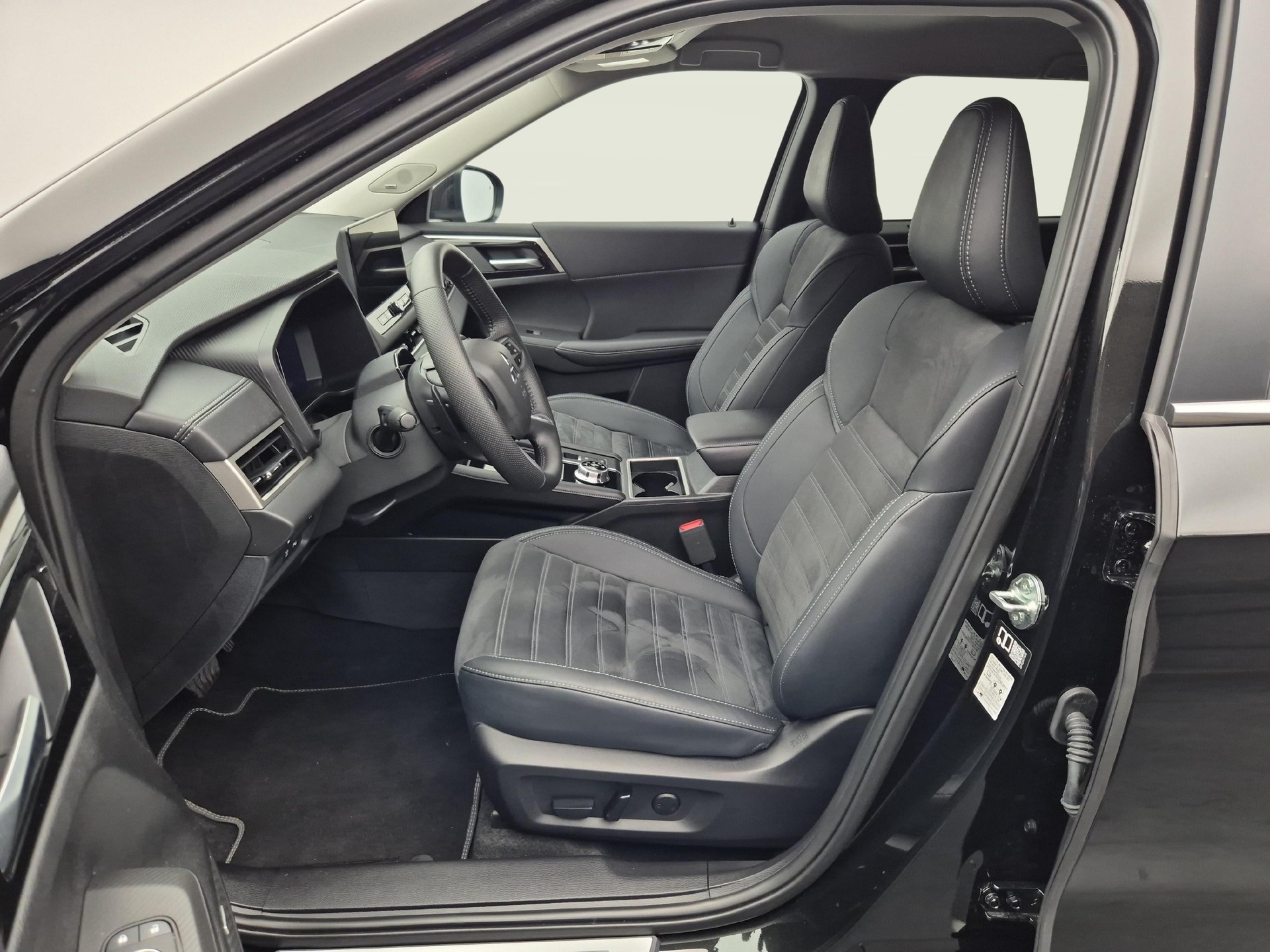 MITSUBISHI Outlander 2.4 PHEV Intense 4x4-showroom-element-2