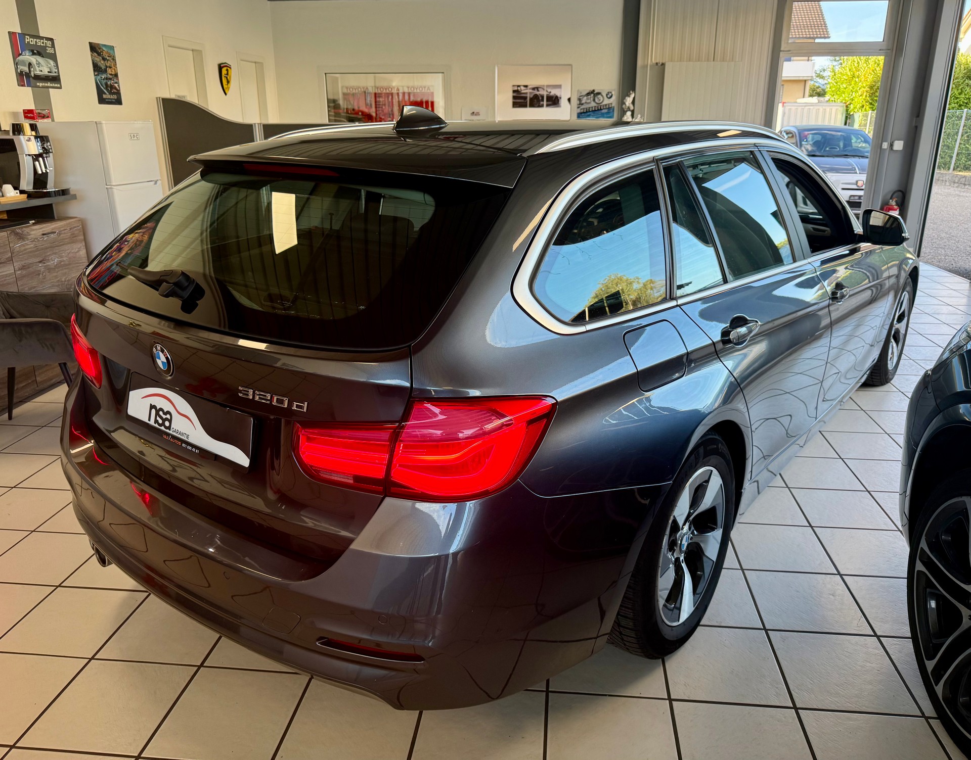 BMW 320d Efficient Dynamics Edition Touring Steptronic-image-9