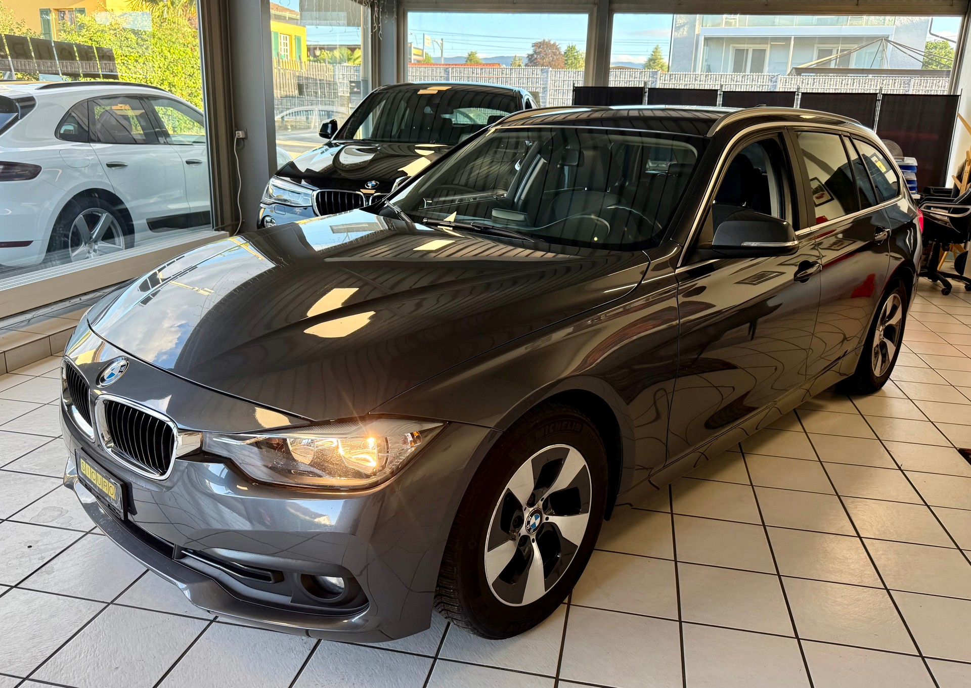 BMW 320d Efficient Dynamics Edition Touring Steptronic-image-3