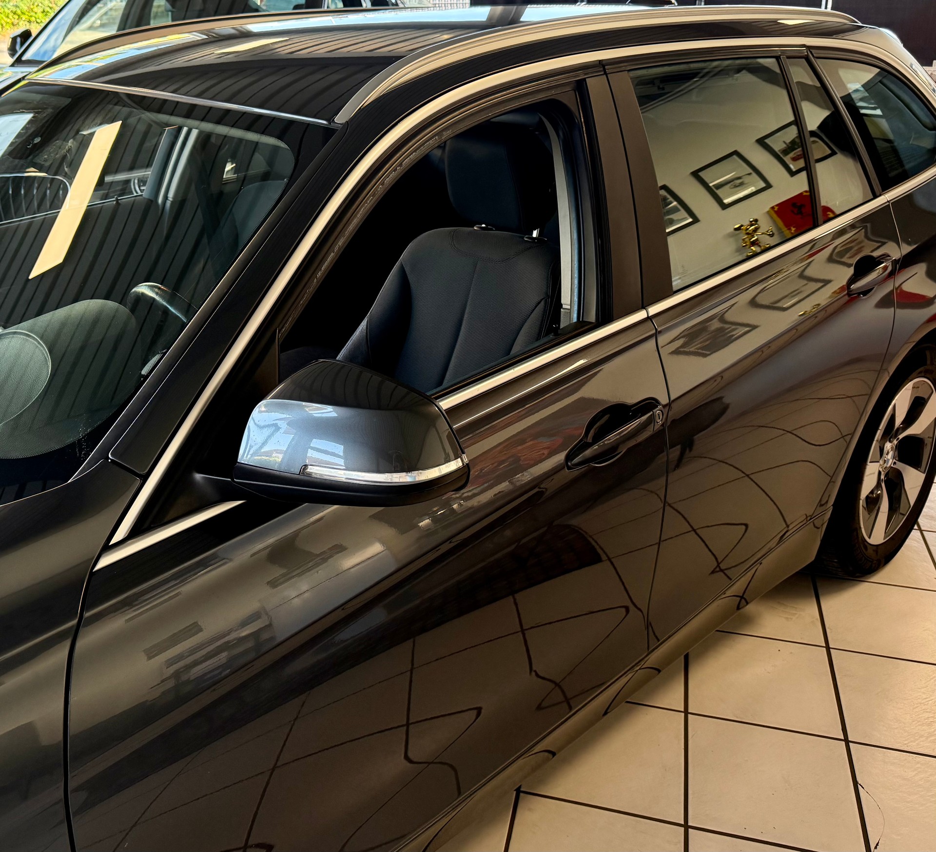 BMW 320d Efficient Dynamics Edition Touring Steptronic-image-4