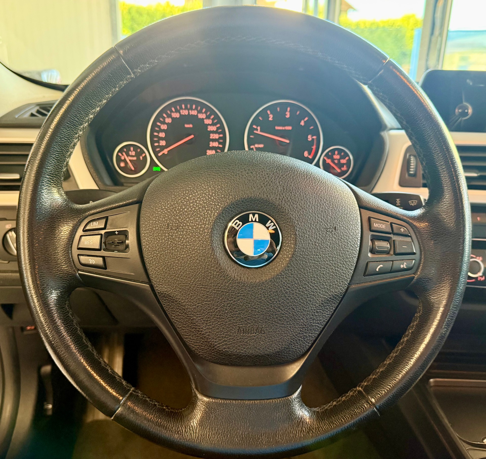 BMW 320d Efficient Dynamics Edition Touring Steptronic-image-14