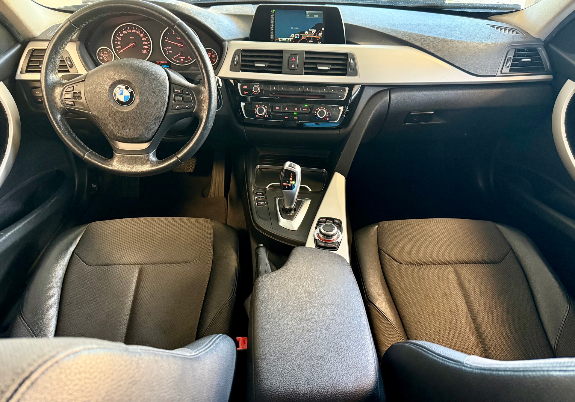 BMW 320d Efficient Dynamics Edition Touring Steptronic-image-13