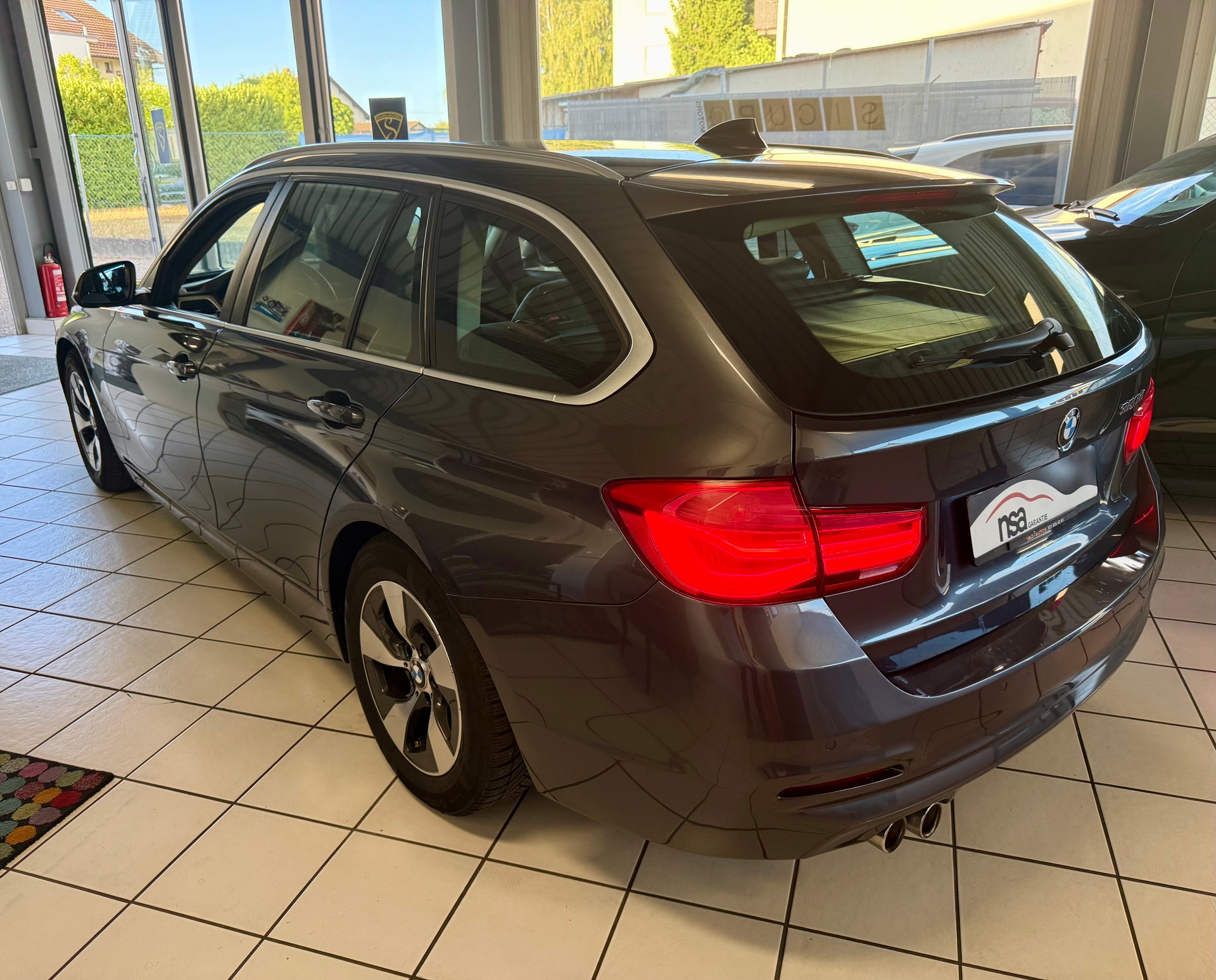 BMW 320d Efficient Dynamics Edition Touring Steptronic-image-7