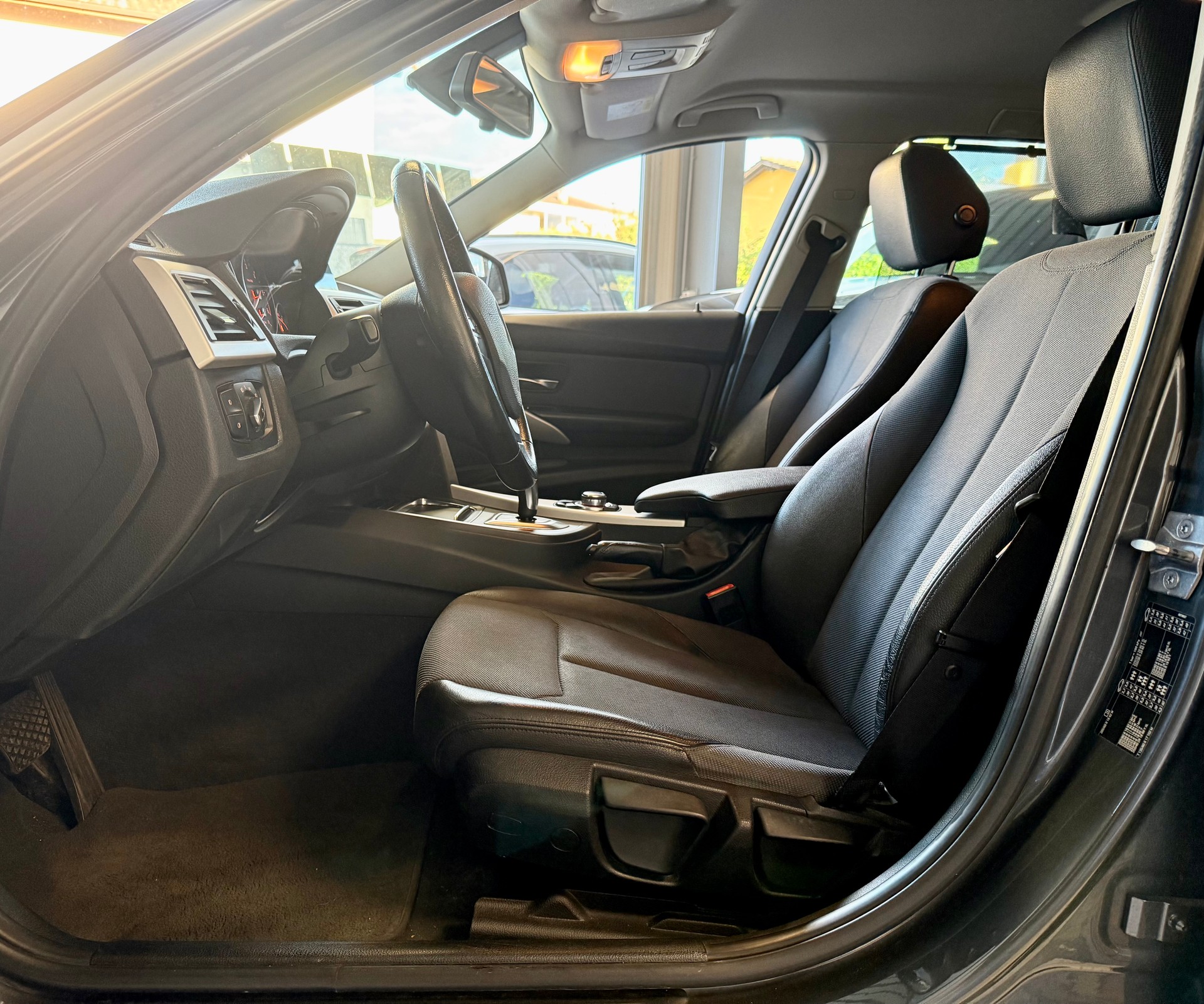 BMW 320d Efficient Dynamics Edition Touring Steptronic-image-11